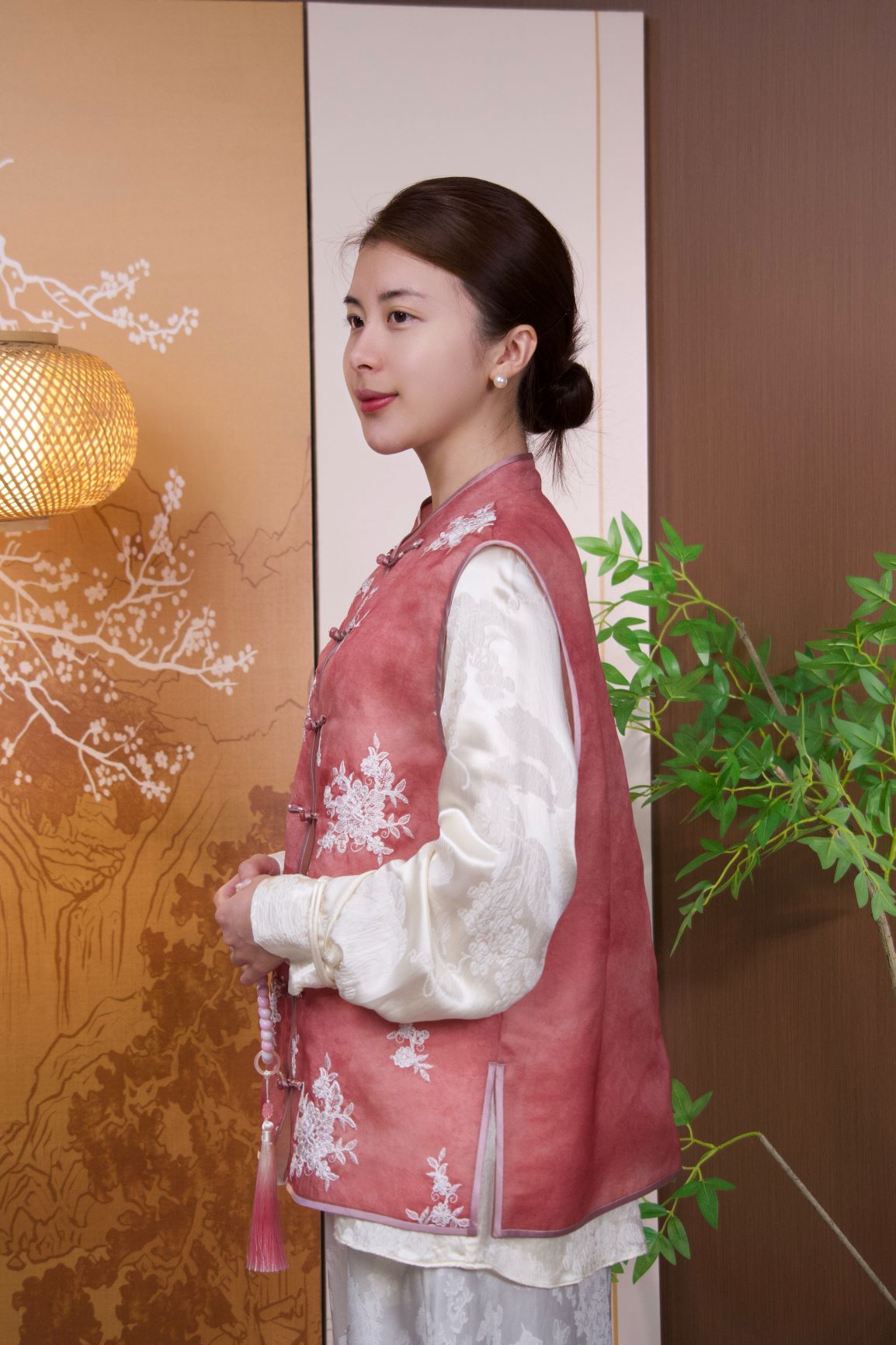 古月茗里【粉蕊琼英】新中式桑蚕丝刺绣盘扣立领粉色马甲（常规版）