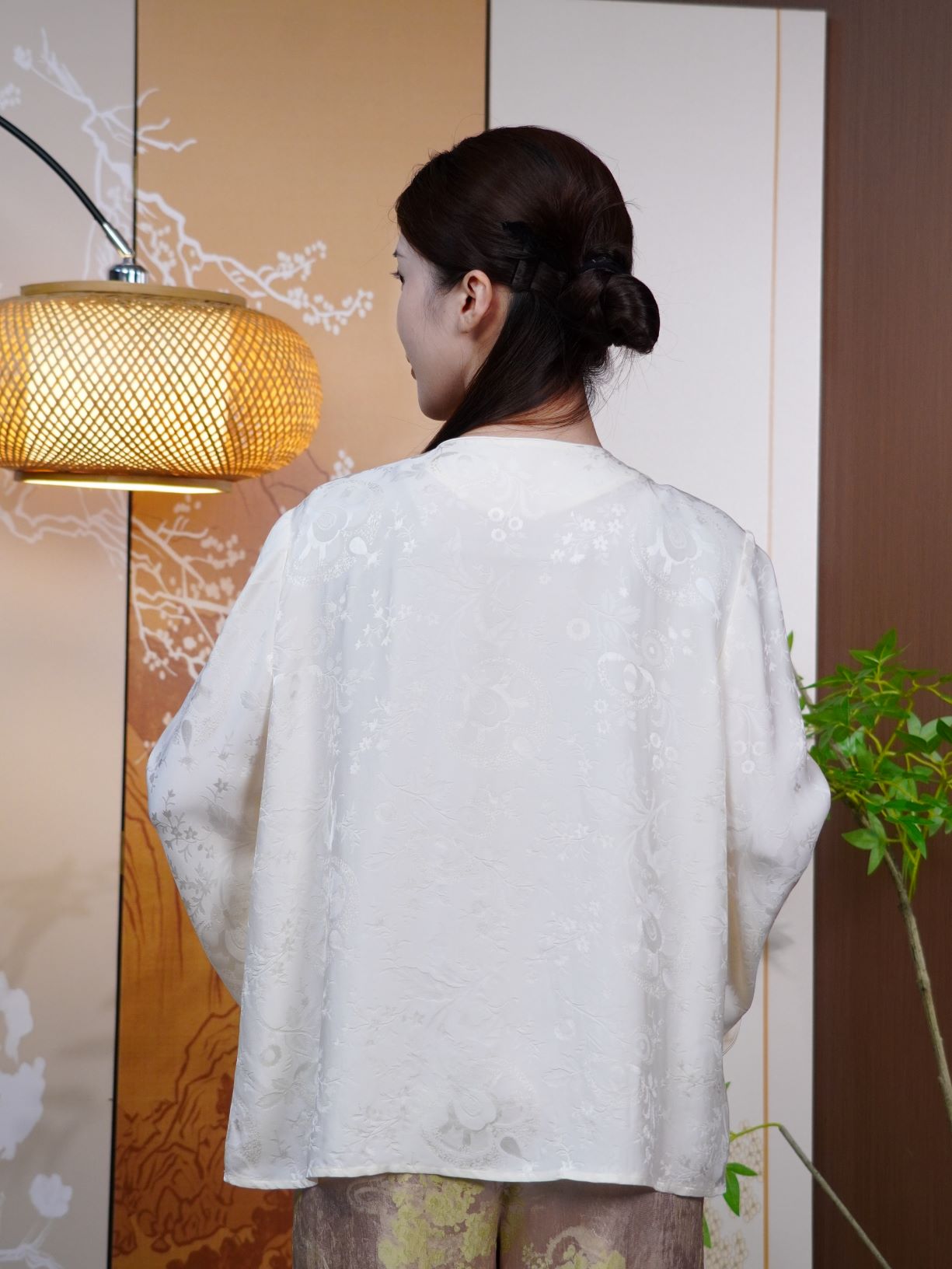 古月茗里【素雪凝脂】新中式雪白色暗纹提花圆领流苏盘扣春夏薄款外套