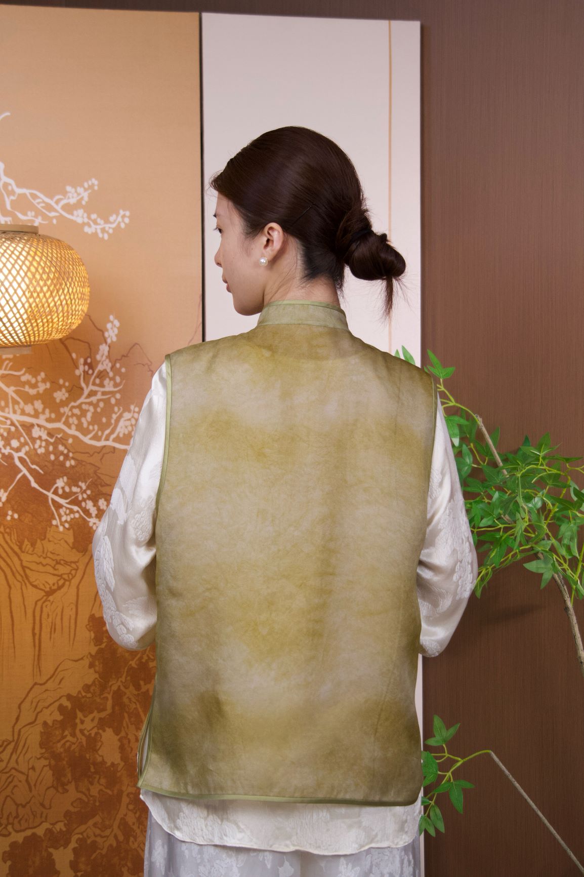 古月茗里【绿意生辉】新中式桑蚕丝刺绣盘扣立领绿色马甲（常规款）