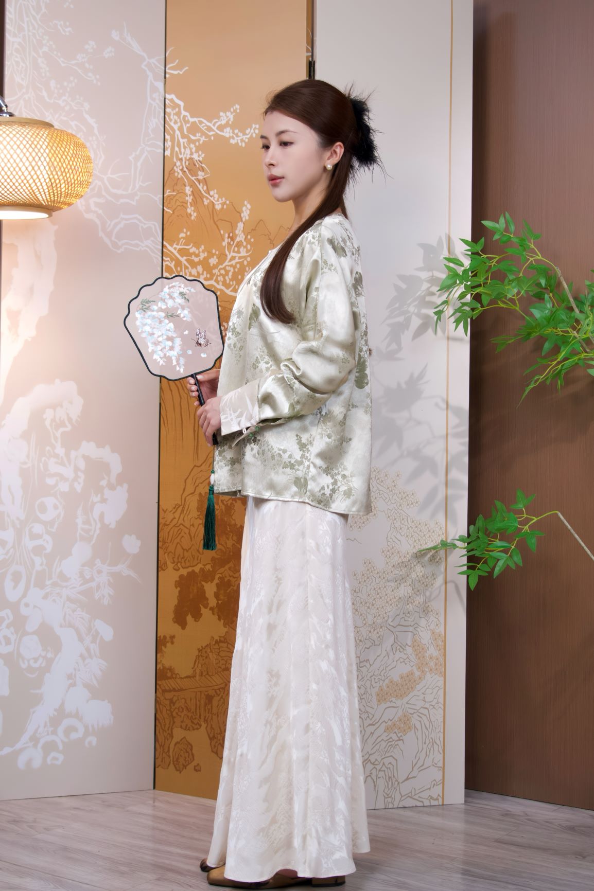 古月茗里【绿意盎然】新中式绿色梦幻印花流苏绑带落肩圆领白色拼袖外套