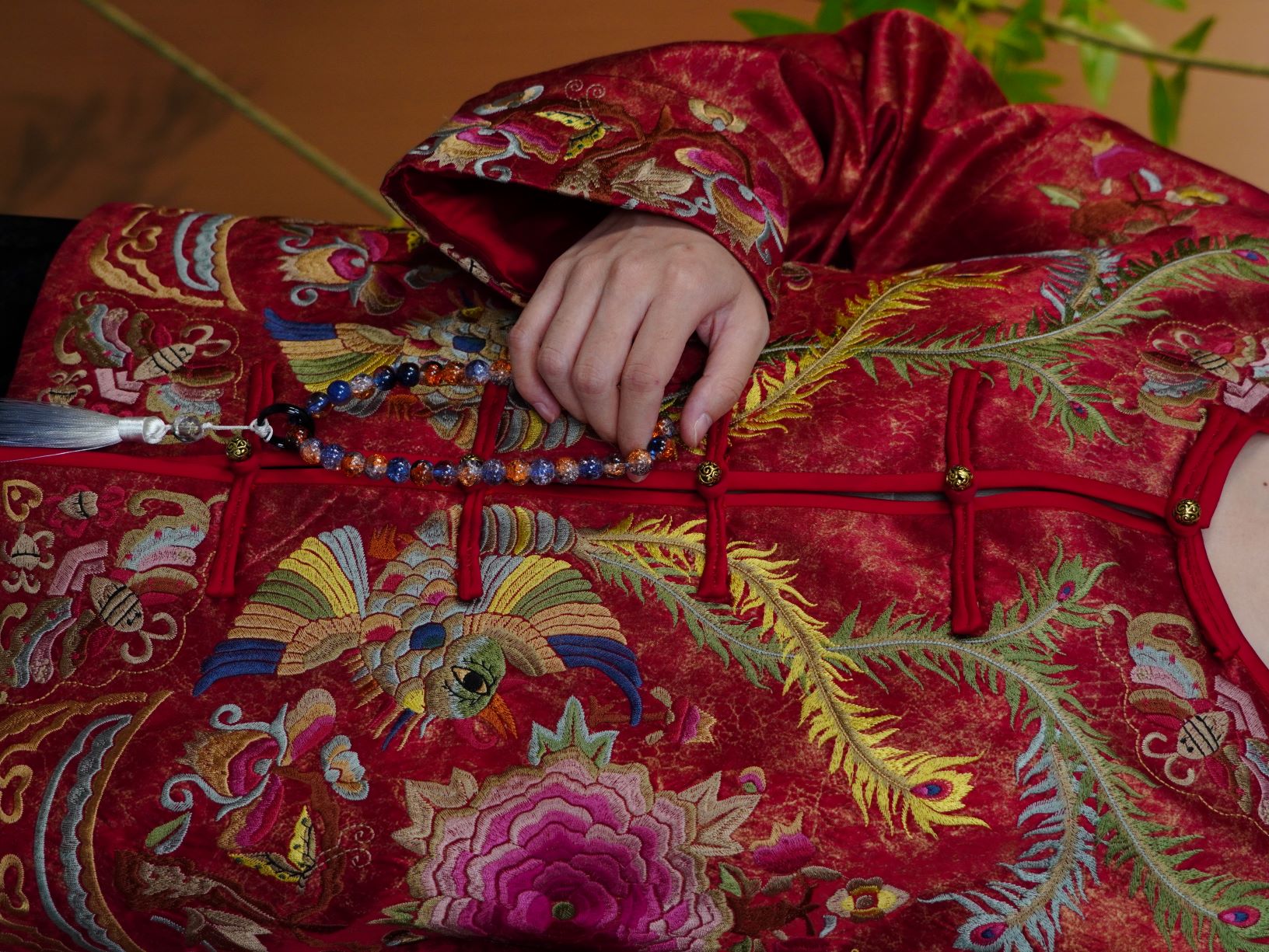 古月茗里【凤凰图】新中式醋酸重工定位刺绣红色盘扣圆领棉服外套