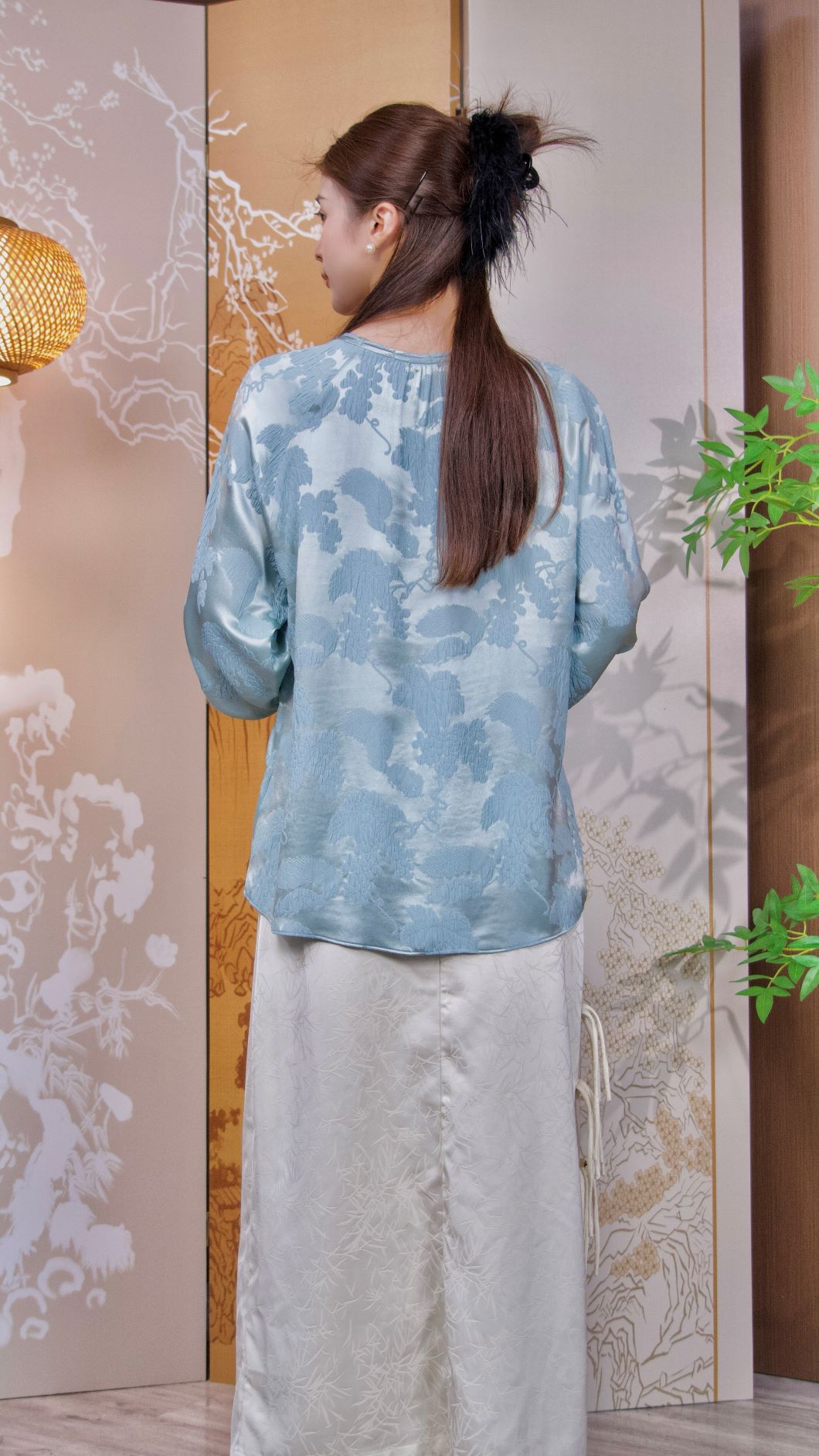 古月茗里【靛云裁绡】新中式暗纹哑光提花玉翠流苏圆领蓝色春夏款上衣