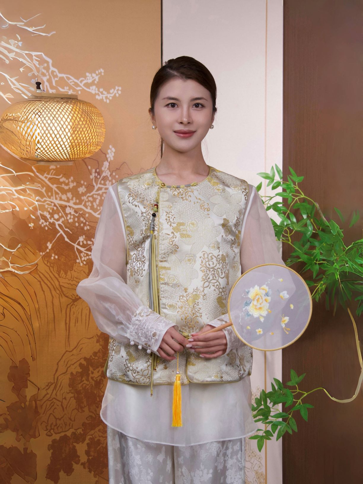 古月茗里【缃色云裁】新中式淡黄色宋锦斜襟流苏盘扣圆领马甲