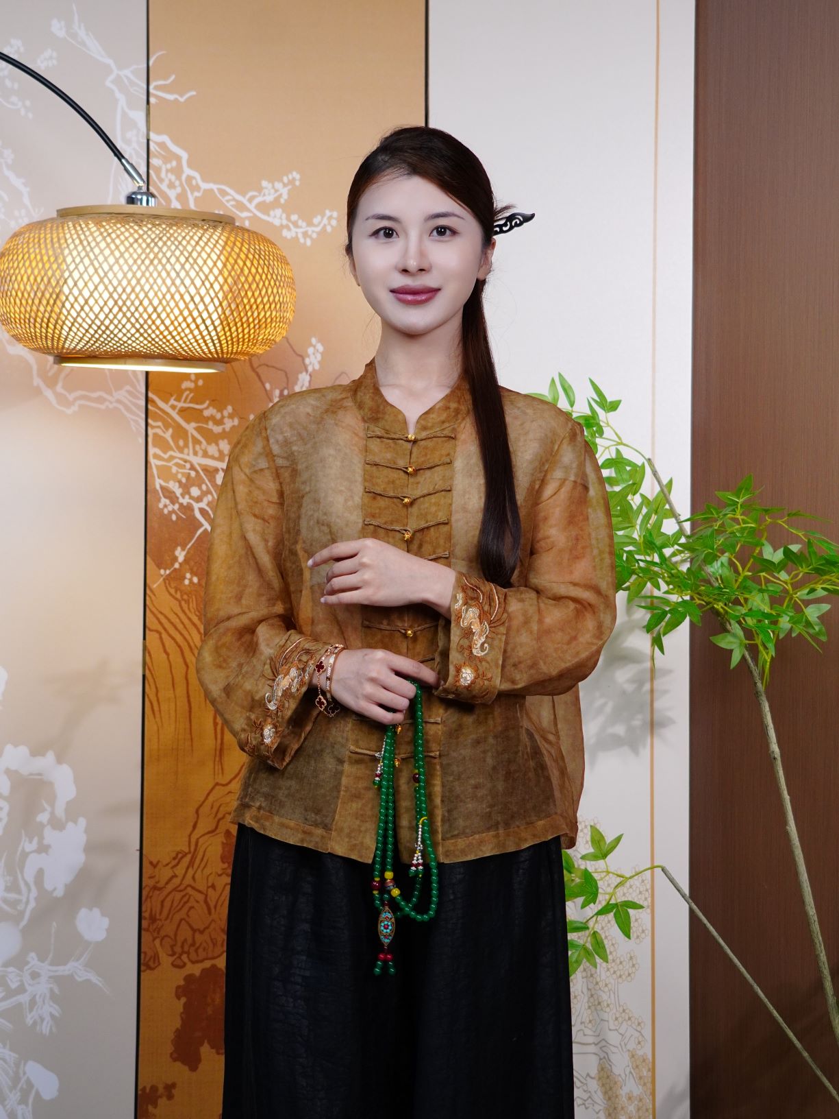 古月茗里【琥珀流金】新中式圆领桑蚕丝金色盘扣重工袖口刺绣内搭上衣