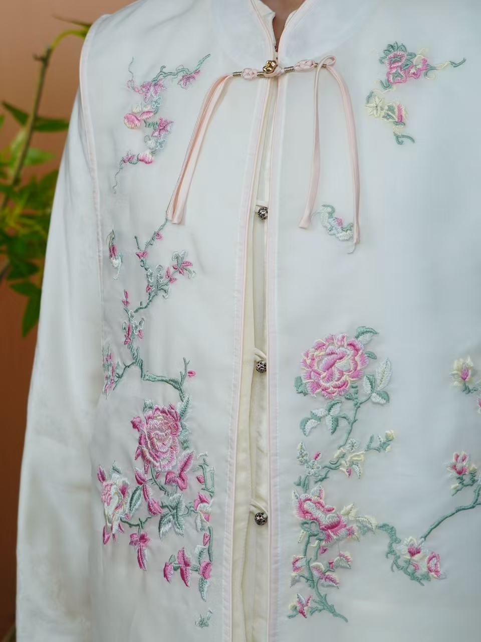 古月茗里【月白华裳】新中式白色双纱重工刺绣单扣立领叠穿马甲