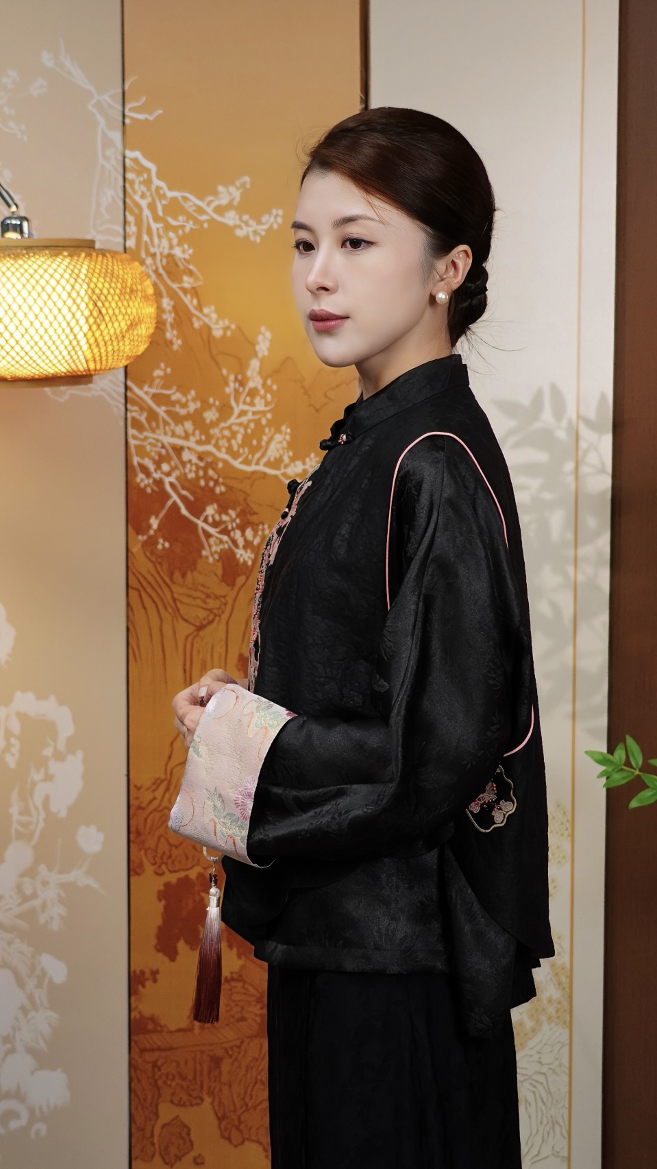 古月茗里【黛织云纹】新中式黑色中领龟裂纹绣花盘扣马甲