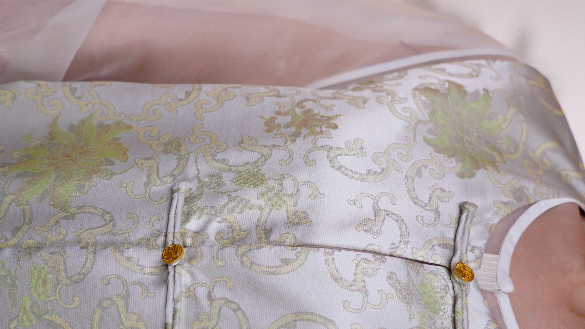 古月茗里【碧影扶疏】新中式宋锦金色盘扣圆领马甲