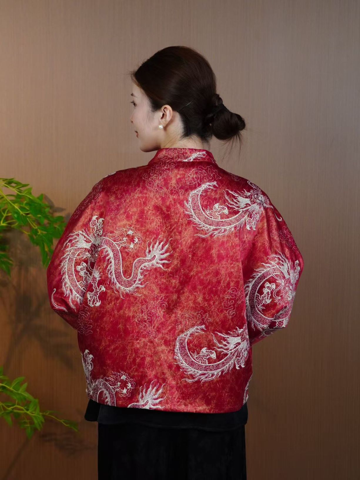 古月茗里【赤焰游龙】新中式重工游龙绣花红色不规则盘扣立领棉服外套