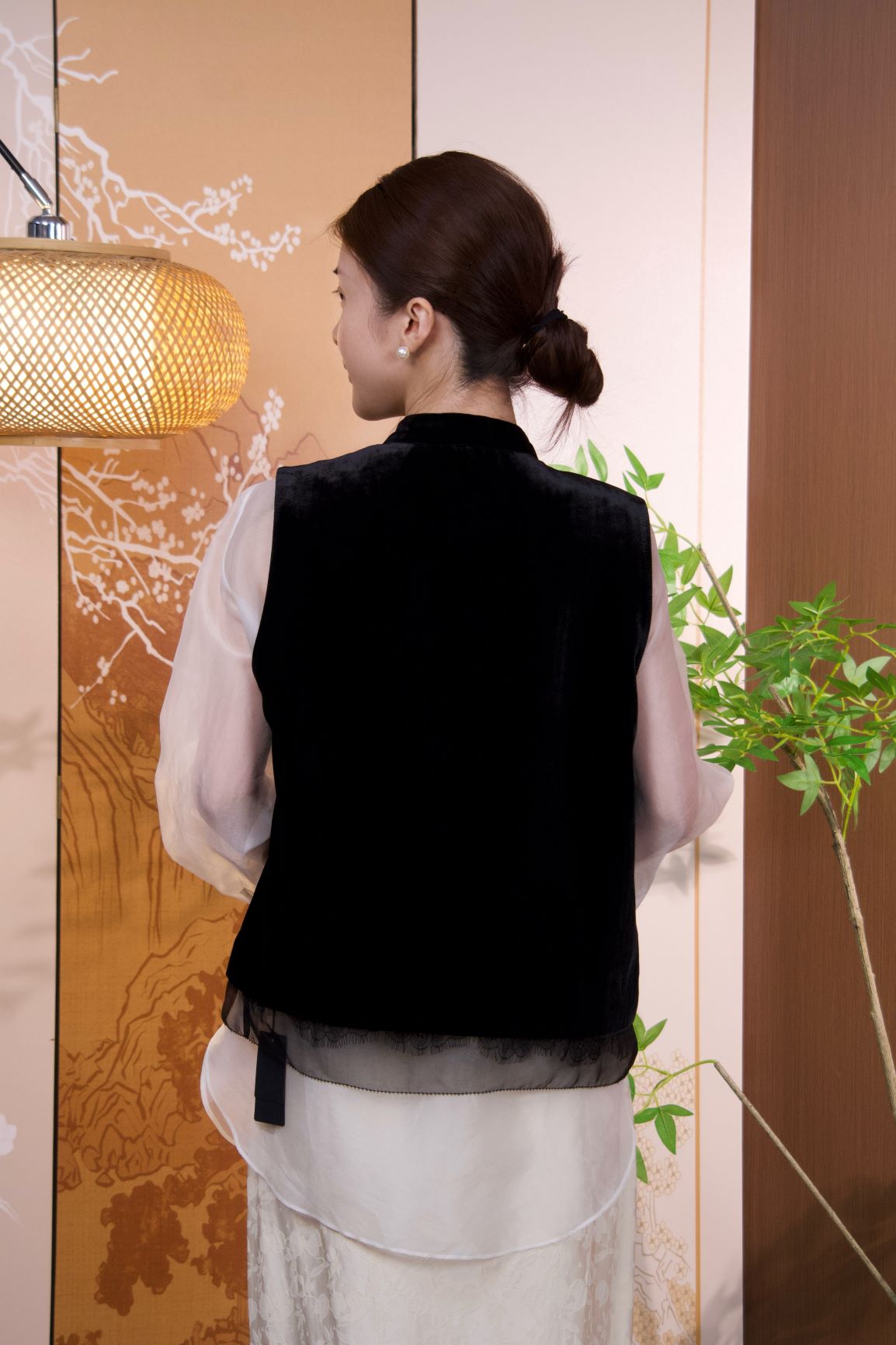 古月茗里【近月楼台】新中式重工定制丝绒亮片拼纱蕾丝楼阁图绣花盘扣立领马甲