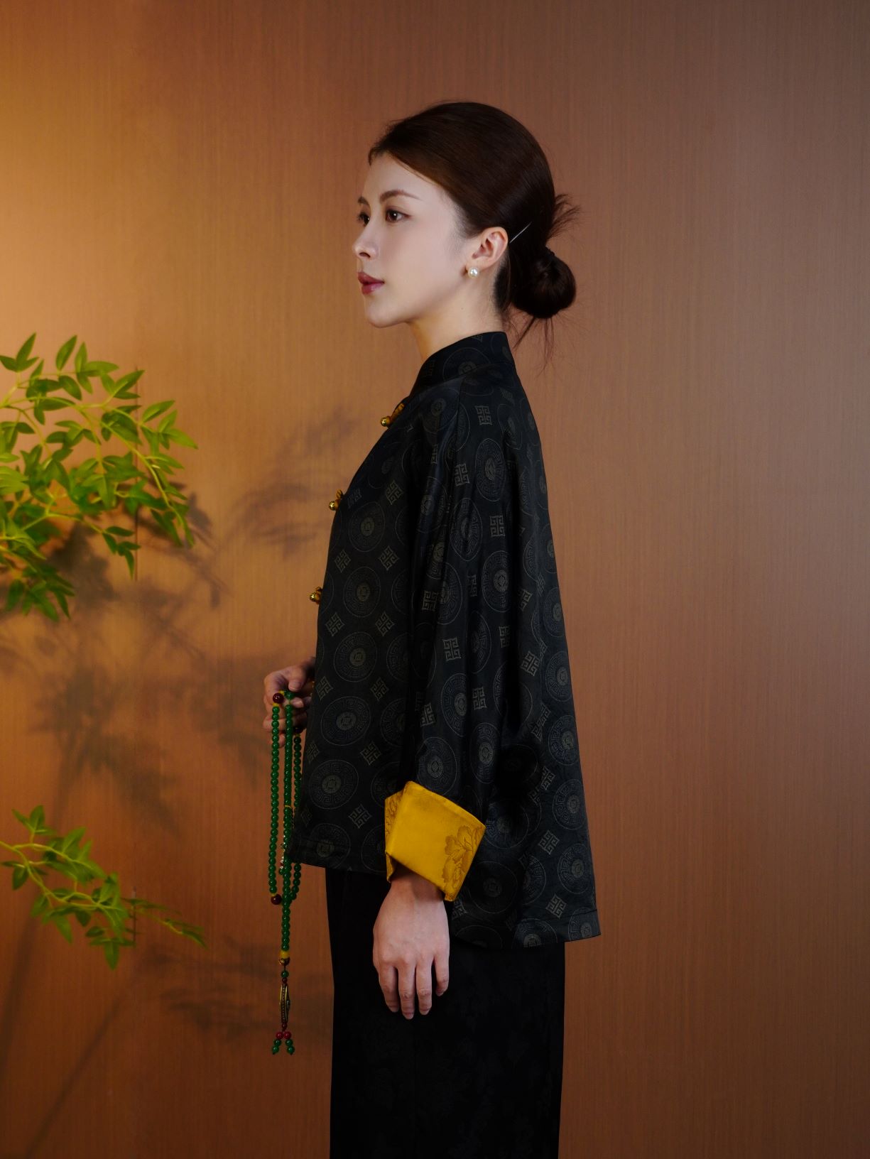 古月茗里【招财进宝】新中式醋酸香云纱铜钱印花黄色拼袖立领九分袖上衣外套