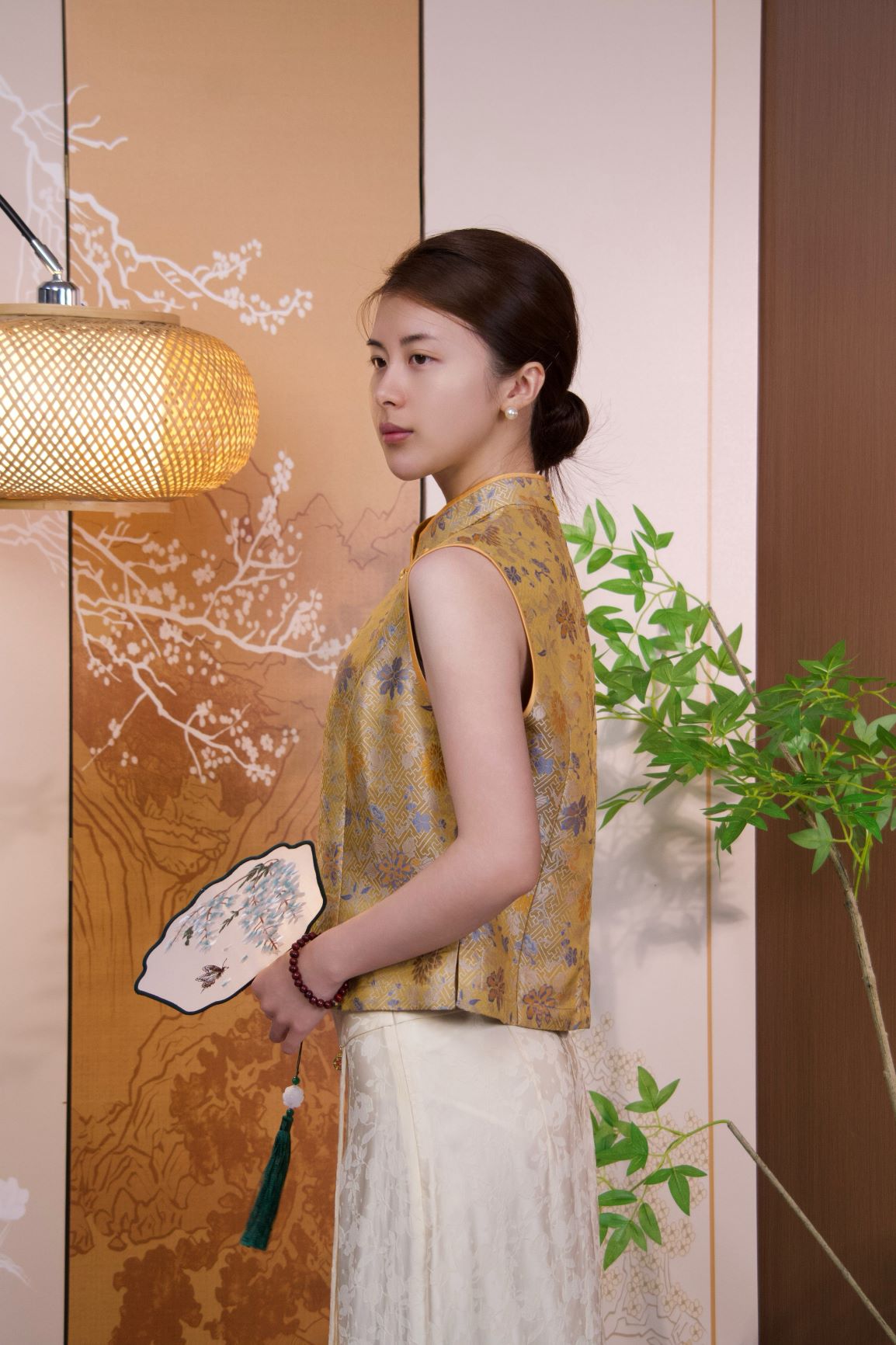 古月茗里【藤黄织梦】新中式姜黄色宋锦金色盘扣立领无袖背心上衣