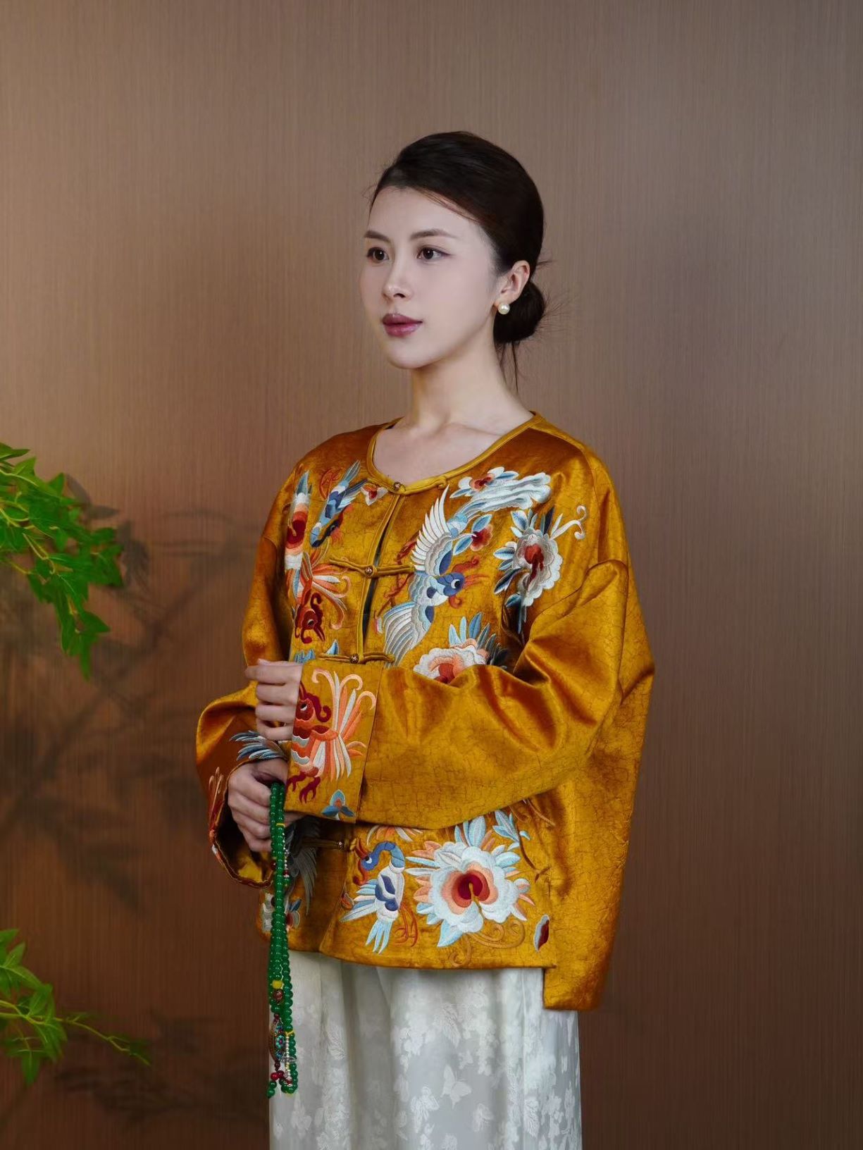 古月茗里【花鸟图】新中式醋酸重工定位刺绣盘扣圆领棉服外套