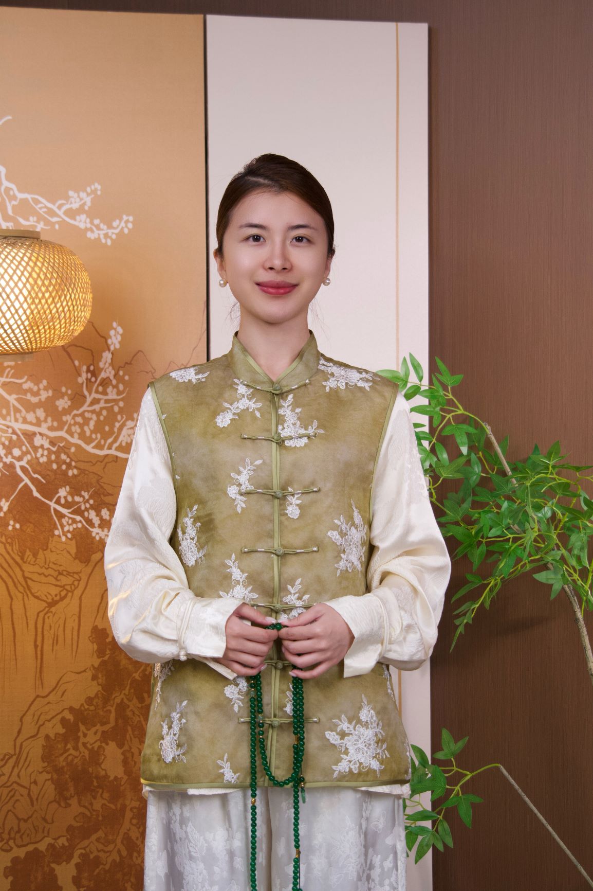 古月茗里【绿意生辉】新中式桑蚕丝刺绣盘扣立领绿色马甲（常规款）