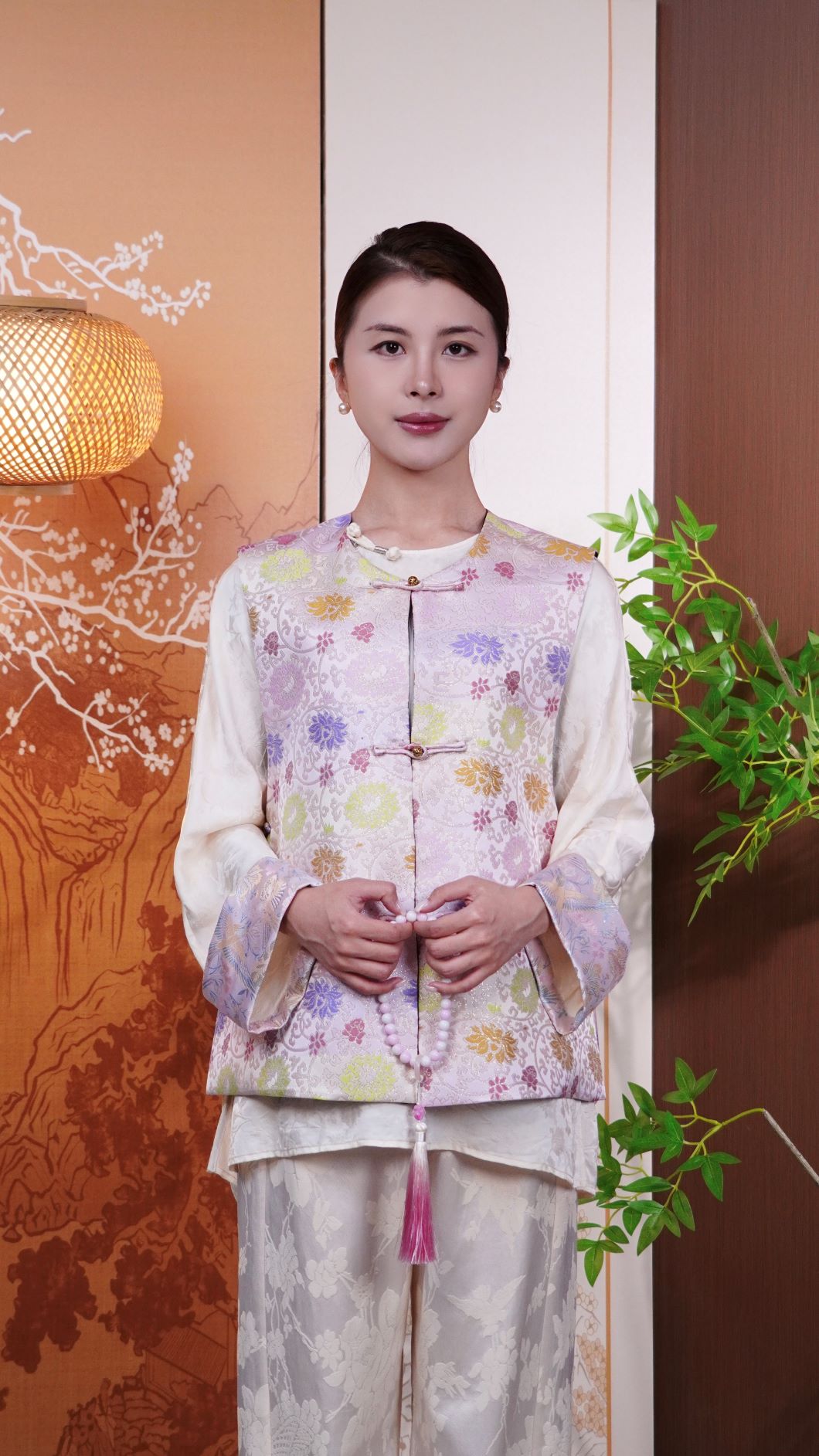 古月茗里【粉锻裁云】新中式宋锦花型图案金色盘扣圆领粉色马甲