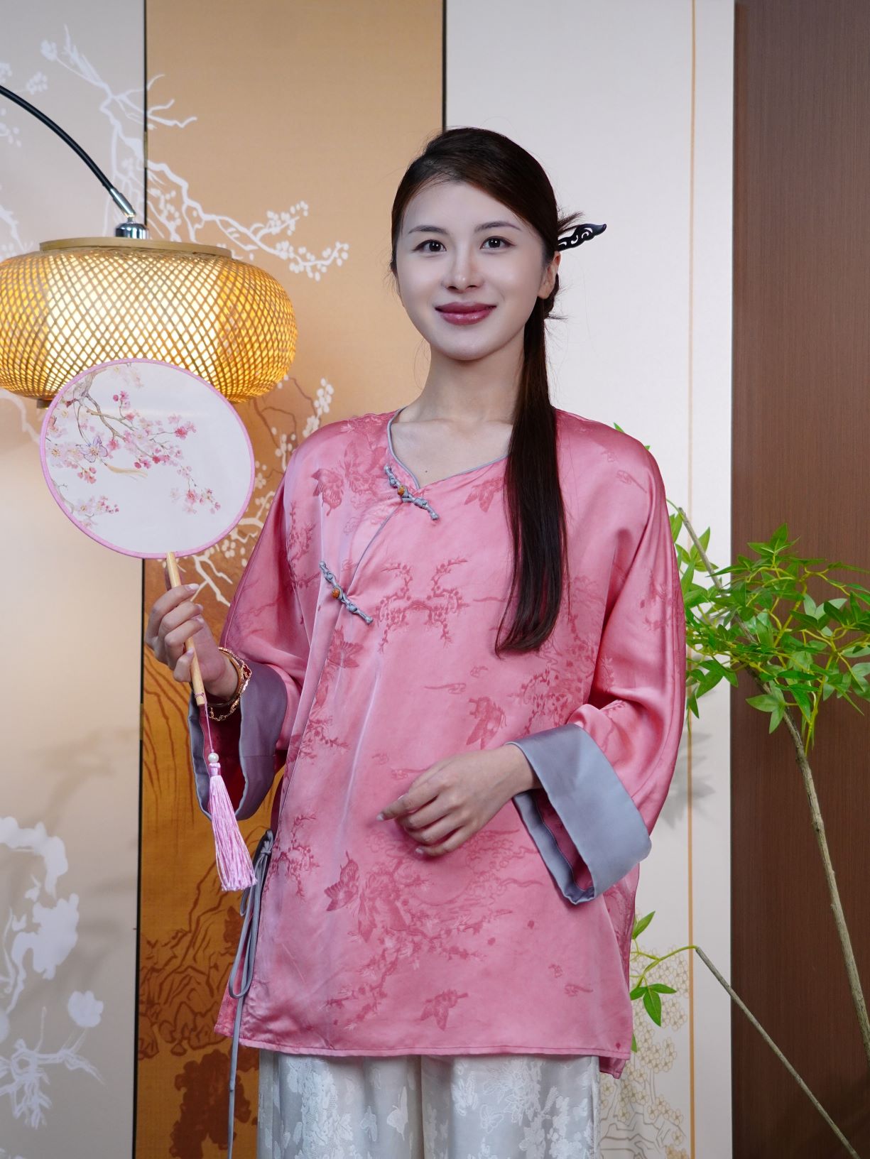 古月茗里【胭罗醉春】新中式玫粉色暗纹提花小V领盘扣斜襟蓝色撞袖春夏款薄外套