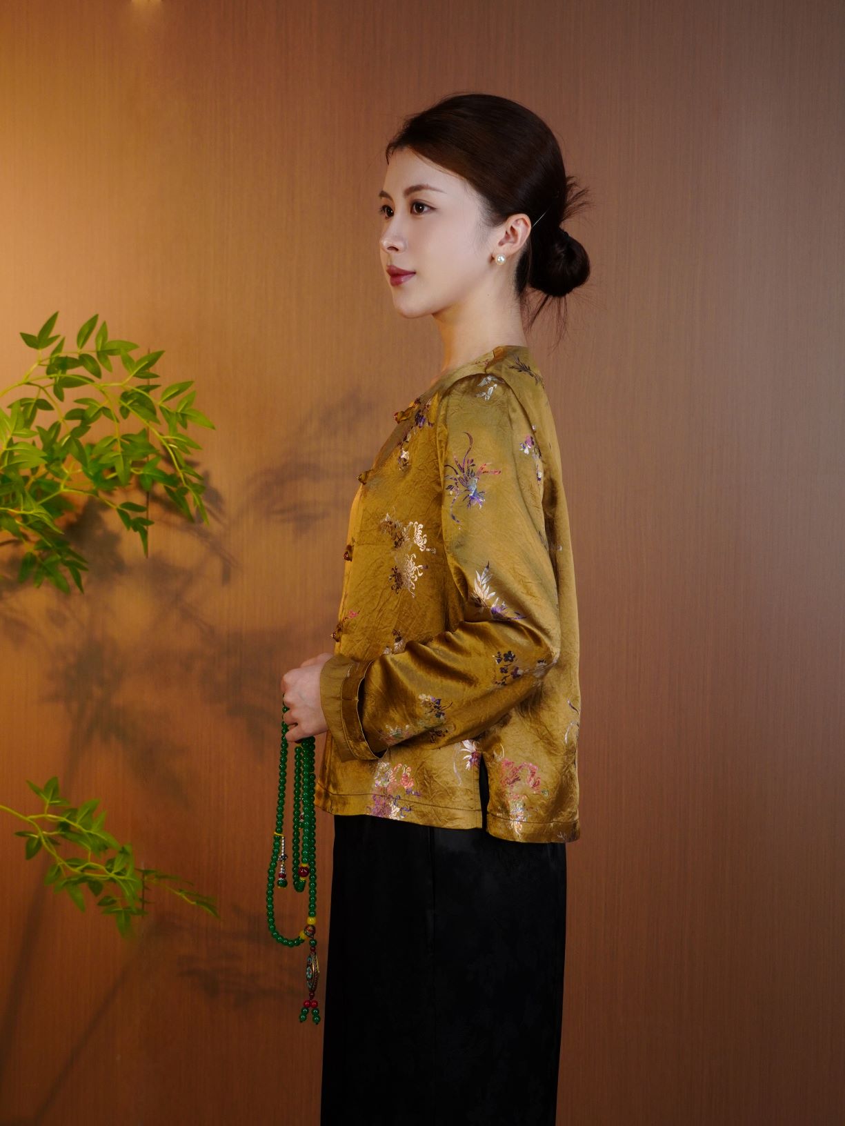 古月茗里【玄金耀纹】新中式姜黄色亮面印花纹理感盘扣薄款圆领外套