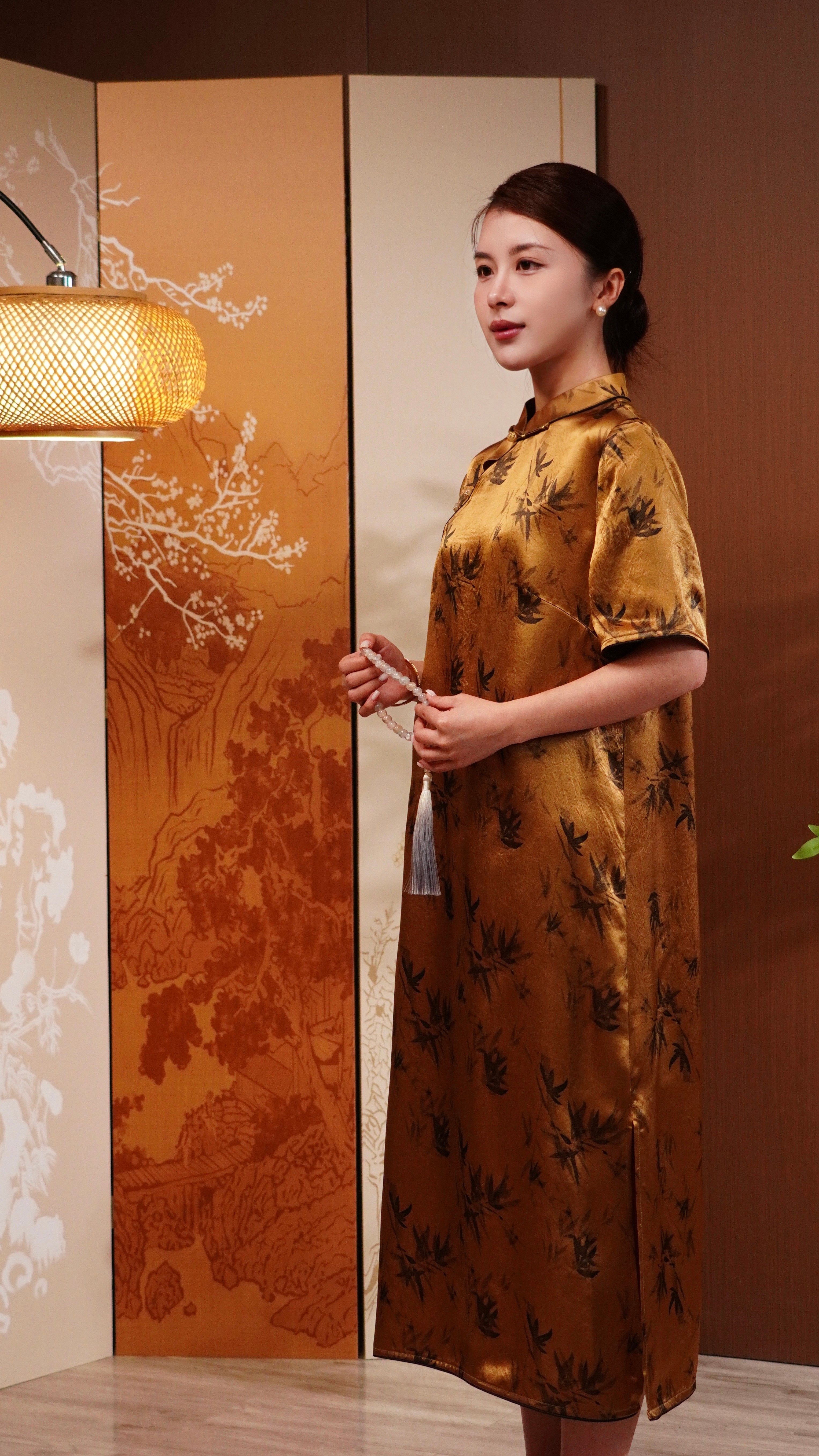 古月茗里【竹露鎏金】新中式醋酸缎面立领斜襟竹林印花连衣裙