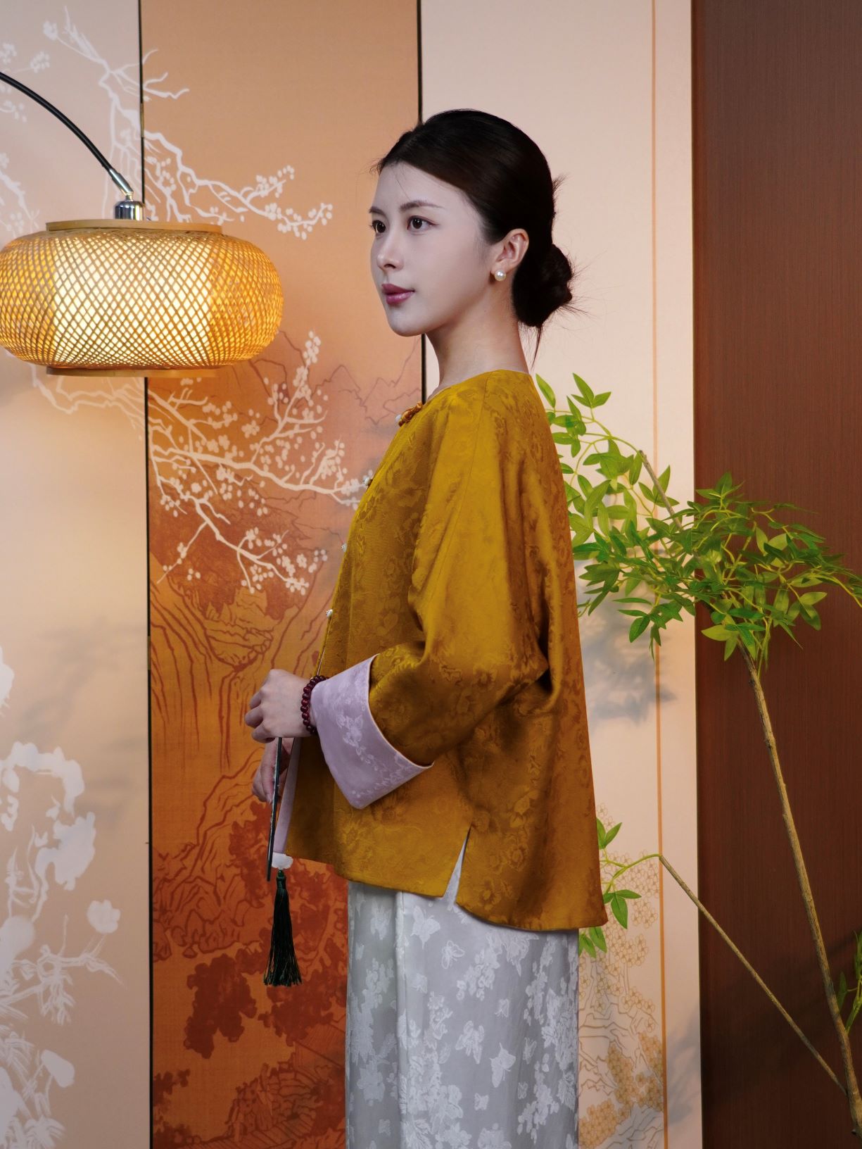 古月茗里【金辉焕裳】新中式姜黄色暗纹提花手工盘扣圆领拼袖长袖外套