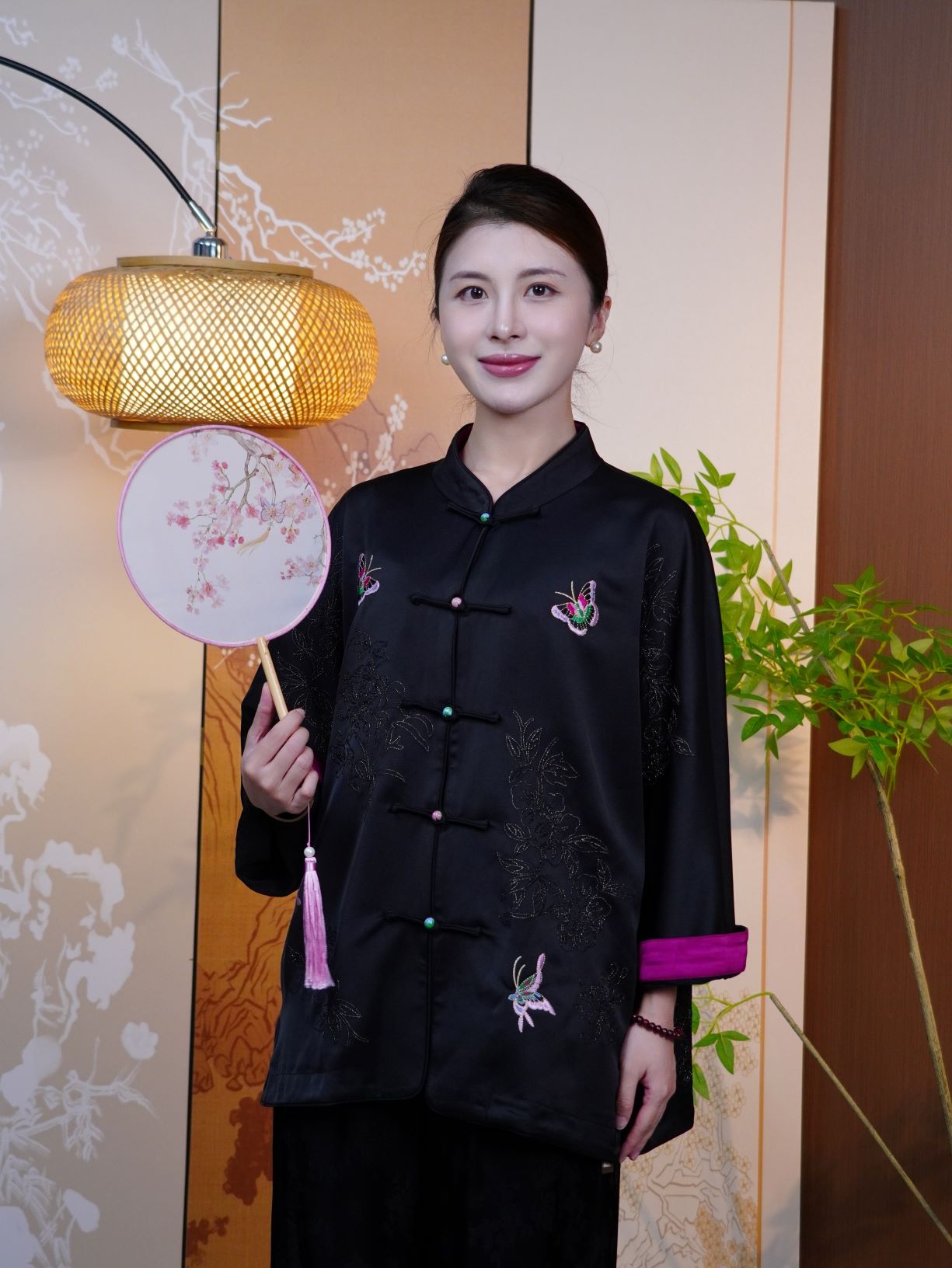 古月茗里【蝶舞翩翩】新中式珠光黑蝴蝶绣花玫红色撞袖盘扣立领领薄外套