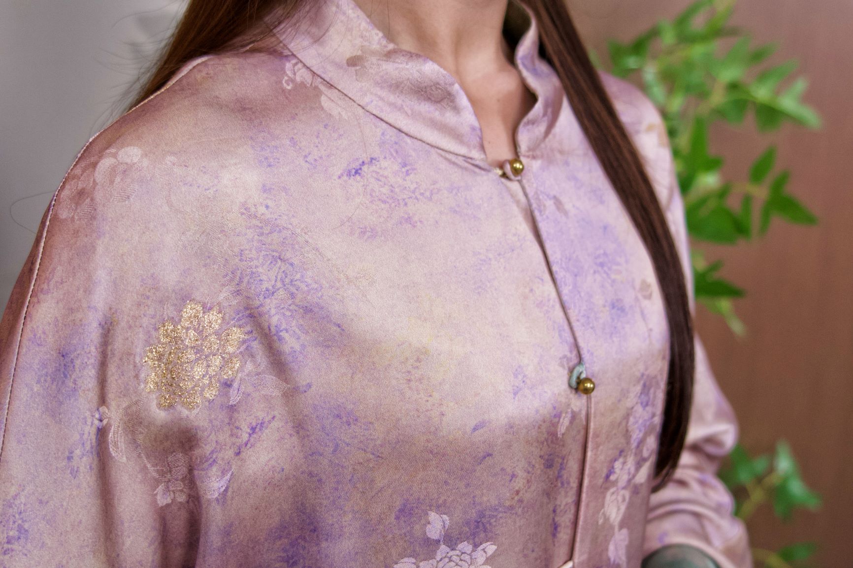 古月茗里【粉芝承露】新中式粉色梦幻印花金色纽扣落肩立领绿色拼袖外套