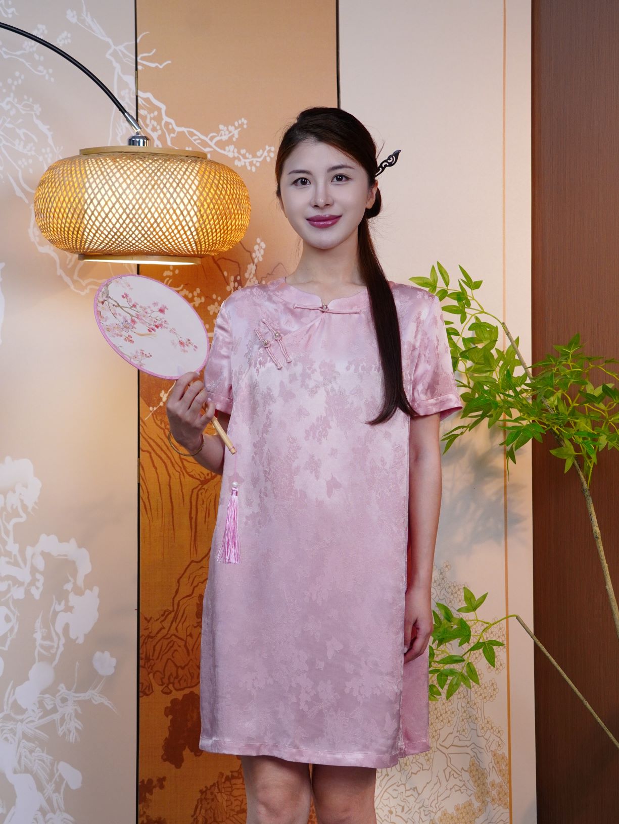 古月茗里【藕香凝露】新中式粉色蝴蝶暗纹提花圆领斜襟盘扣中长款侧开叉连衣裙