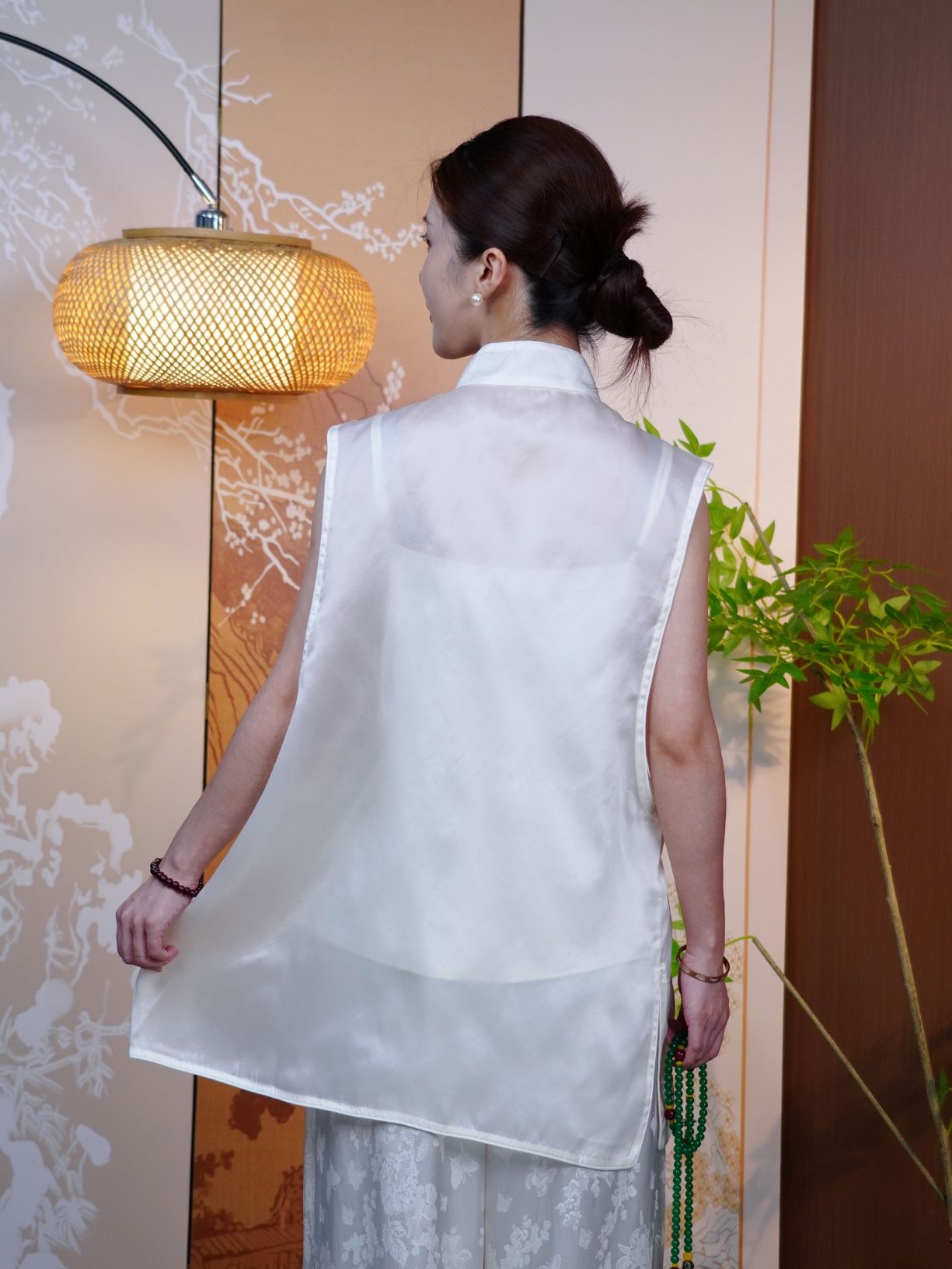 古月茗里【月白华裳】新中式白色双纱微透重工刺绣单扣立领无袖披风敞开式马甲