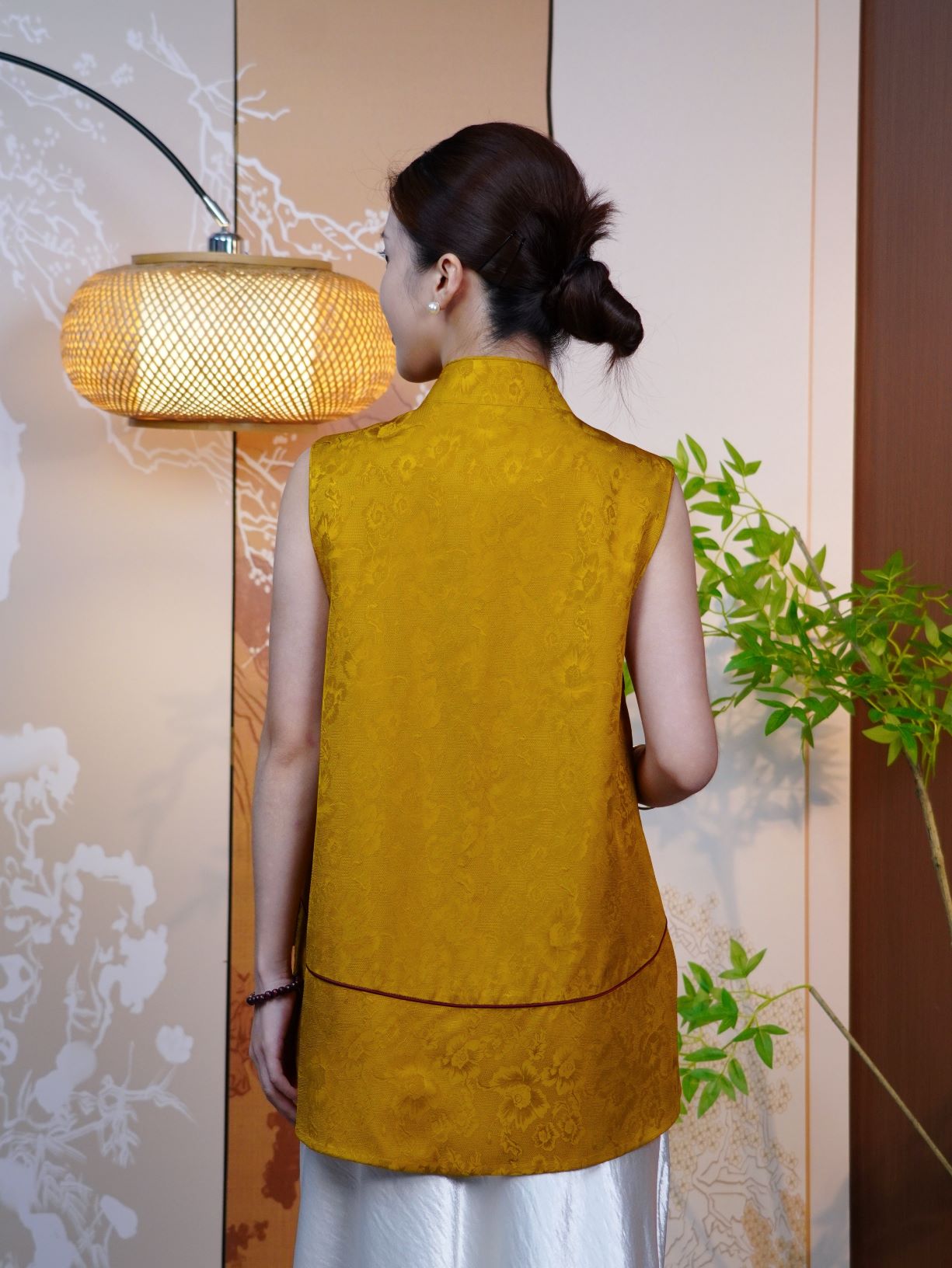 古月茗里【金辉焕裳】新中式金色暗纹提花前后不规则流苏盘扣立领无袖马甲