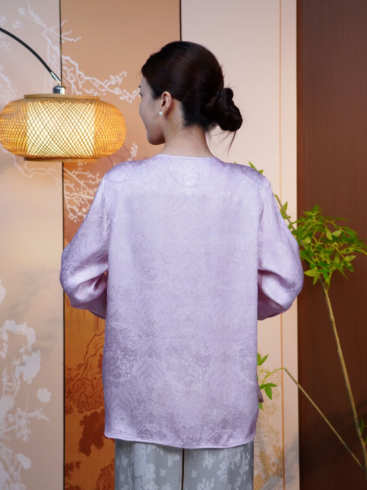 古月茗里【云岫轻罗】新中式必入款显白浅粉色暗纹提花手工流苏盘扣重工刺绣拼袖圆领百搭上衣