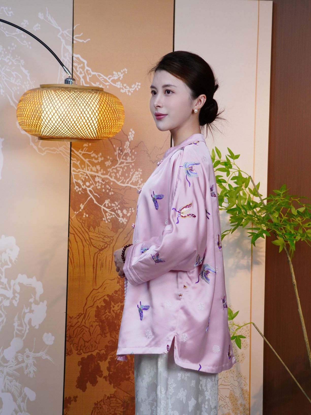 古月茗里【蝶舞翩翩】新中式珠光粉蝴蝶绣花青绿色撞袖盘扣立领领薄外套