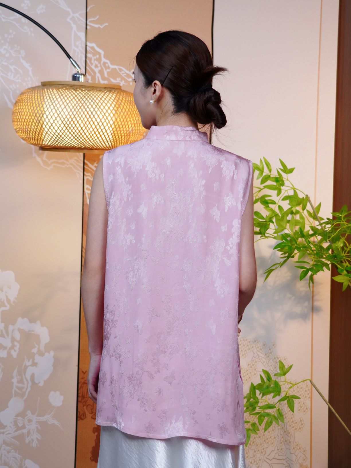 古月茗里【丹绮流芳】新中式必入款奥黛风显白藕粉色暗纹提花手工盘扣立领无袖上衣