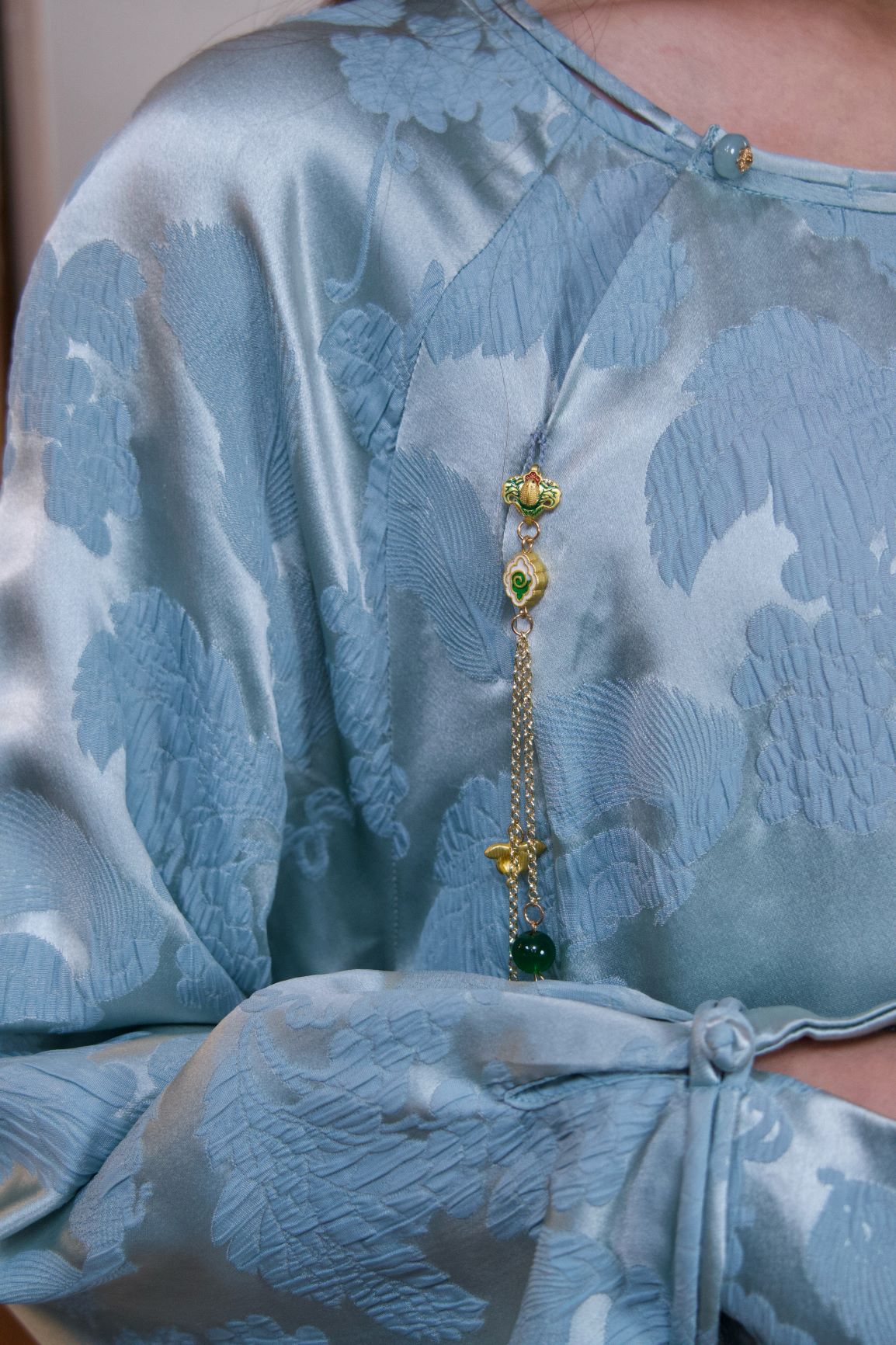 古月茗里【靛云裁绡】新中式暗纹哑光提花玉翠流苏圆领蓝色春夏款上衣