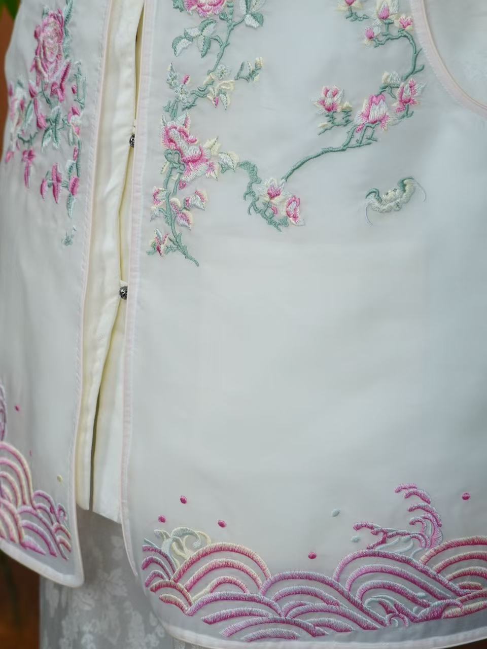 古月茗里【月白华裳】新中式白色双纱重工刺绣单扣立领叠穿马甲