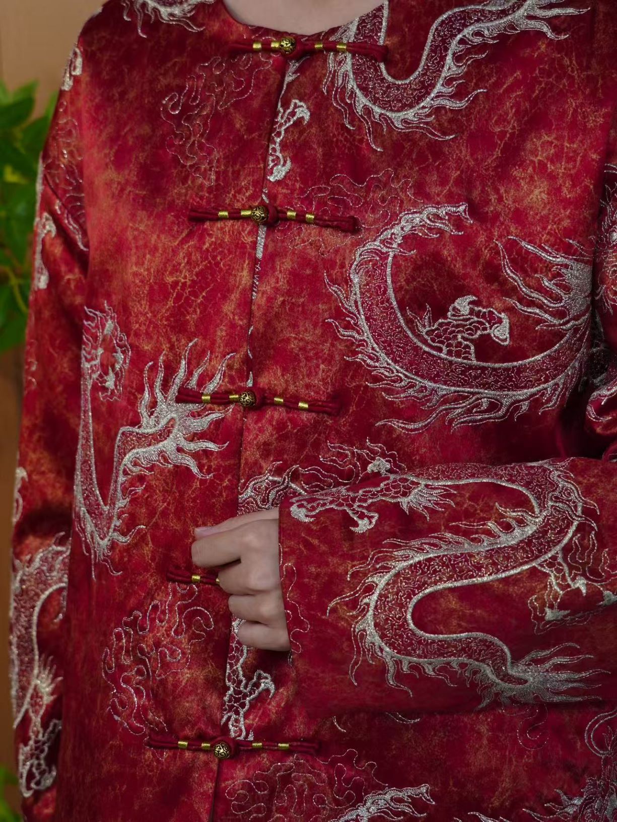 古月茗里【赤焰游龙】新中式重工游龙绣花红色盘扣圆领棉服外套