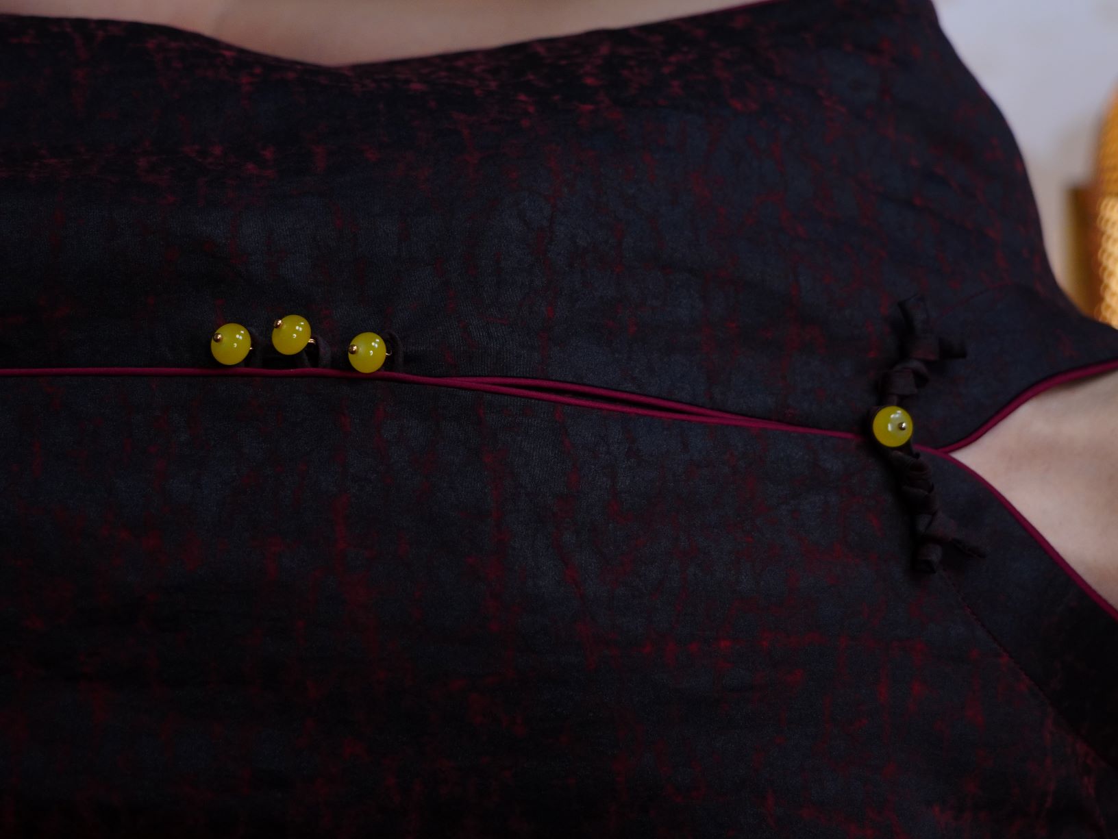 古月茗里【龟坼云绡】新中式龟裂纹香云纱不规则盘扣立领无袖马甲