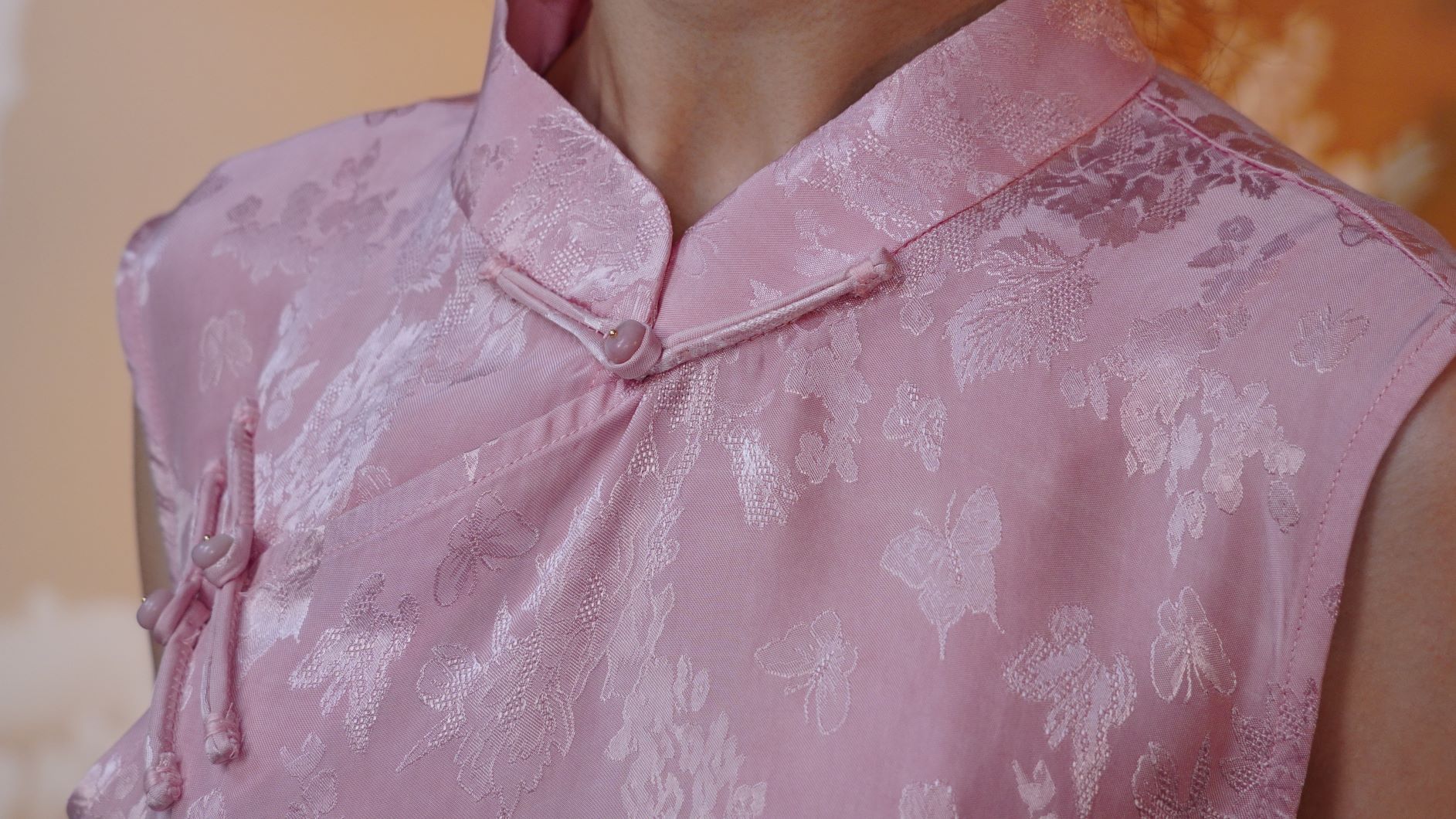 古月茗里【丹绮流芳】新中式必入款奥黛风显白藕粉色暗纹提花手工盘扣立领无袖上衣