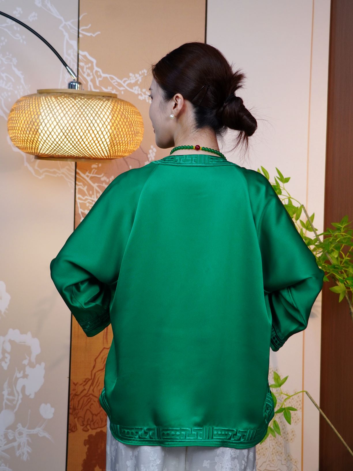 古月茗里【翠羽织锦】新中式祖母绿边缘刺绣手工盘扣圆领薄款上衣