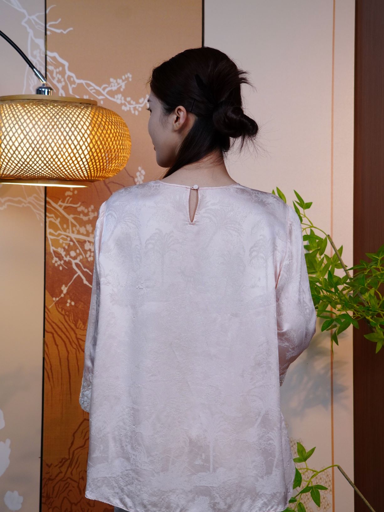 古月茗里【粉妆玉砌】新中式圆领粉色暗纹提花珍珠点缀七分袖刺绣拼袖春夏薄款上衣