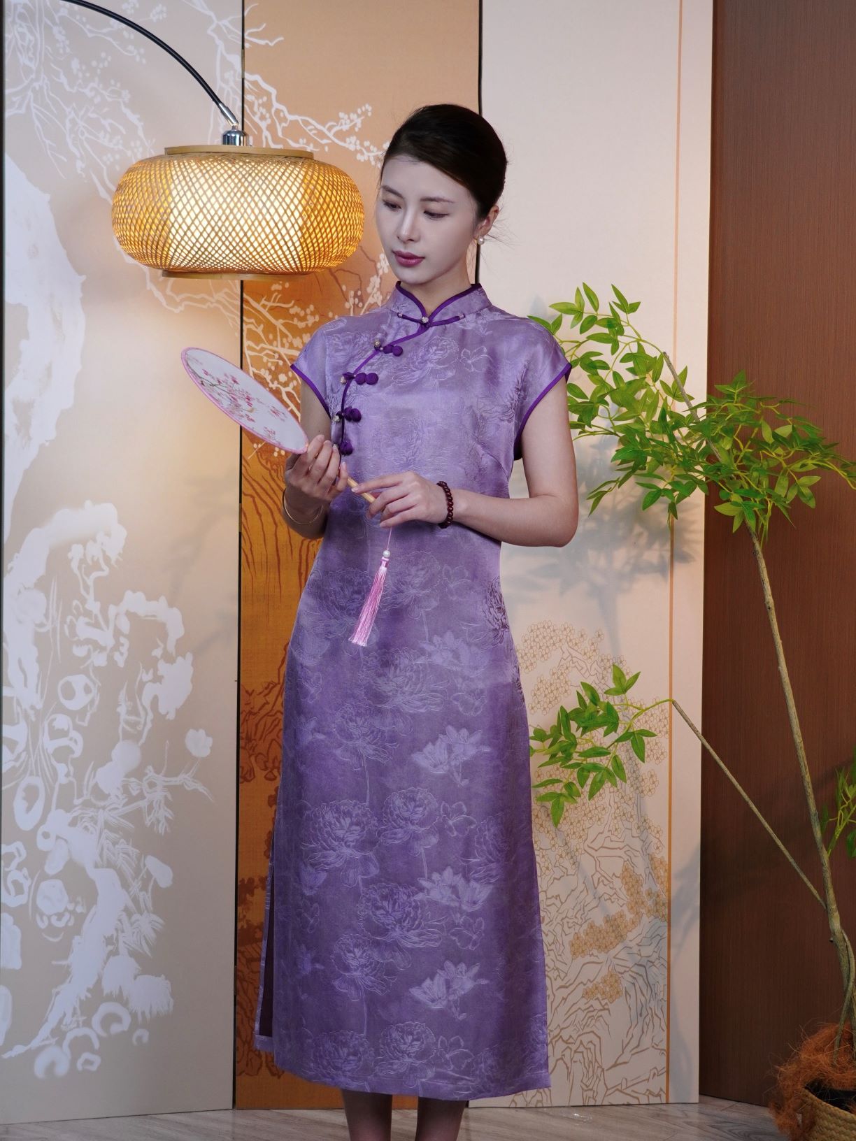古月茗里【紫宸华裳】新中式香云纱浪漫紫斜襟盘扣暗纹提花立领左右开叉旗袍