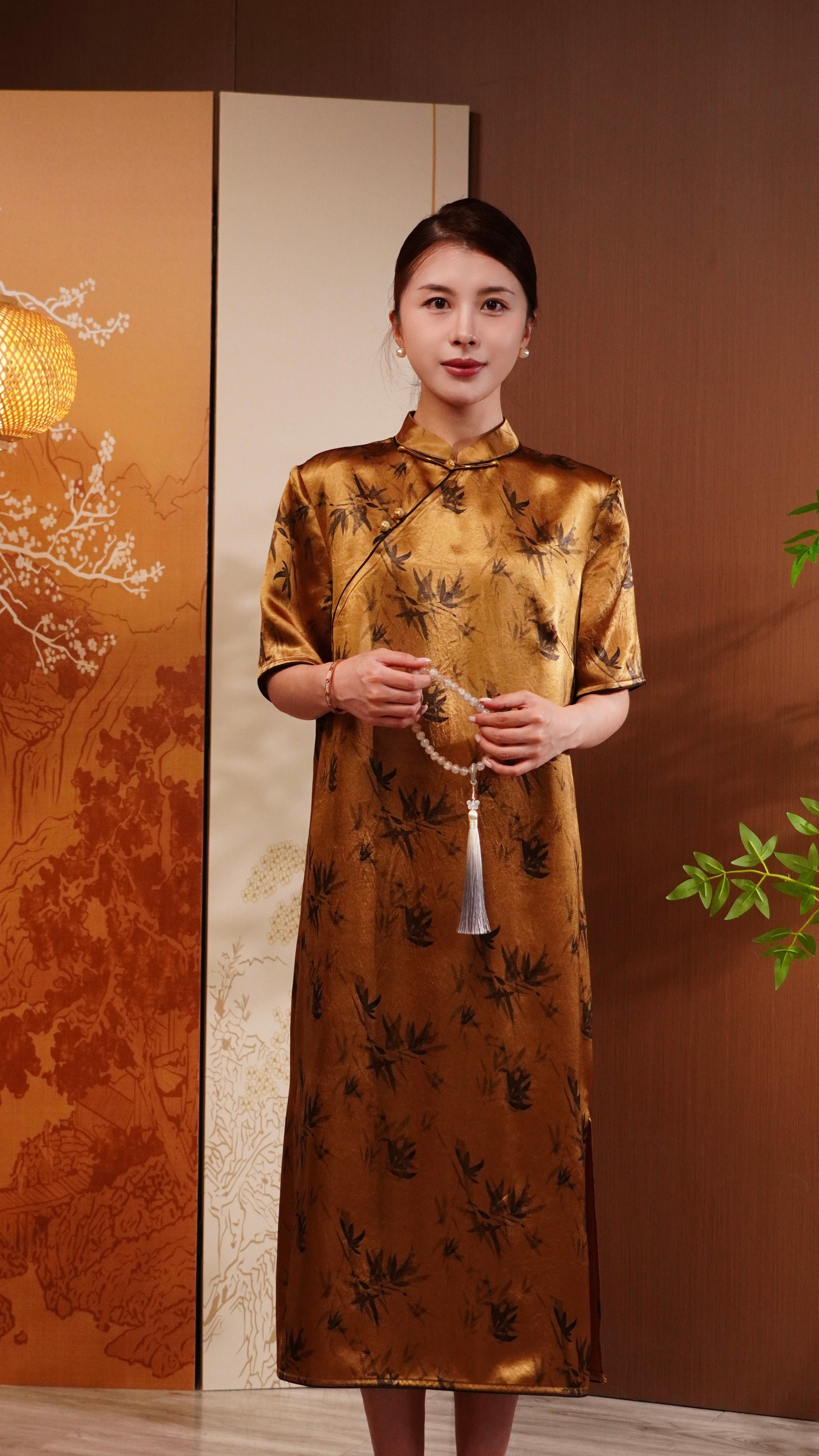 古月茗里【竹露鎏金】新中式醋酸缎面立领斜襟竹林印花连衣裙