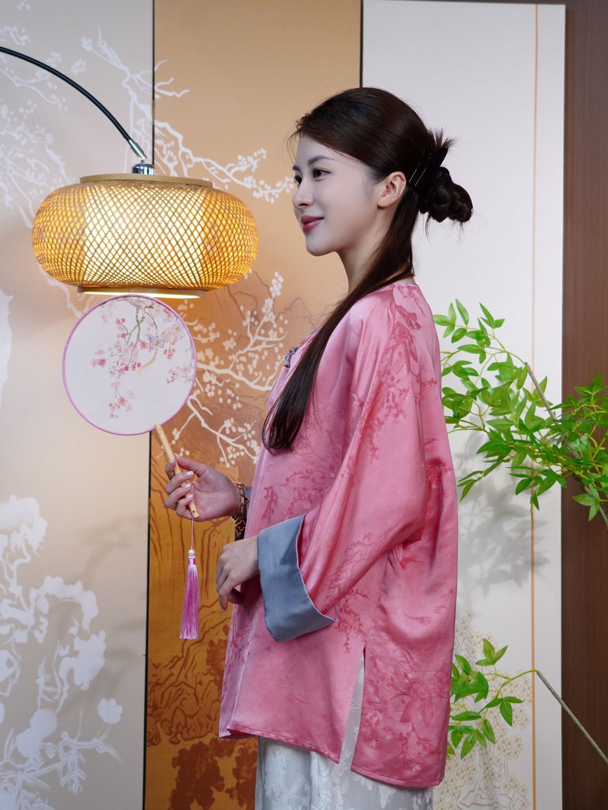 古月茗里【胭罗醉春】新中式玫粉色暗纹提花小V领盘扣斜襟蓝色撞袖春夏款薄外套