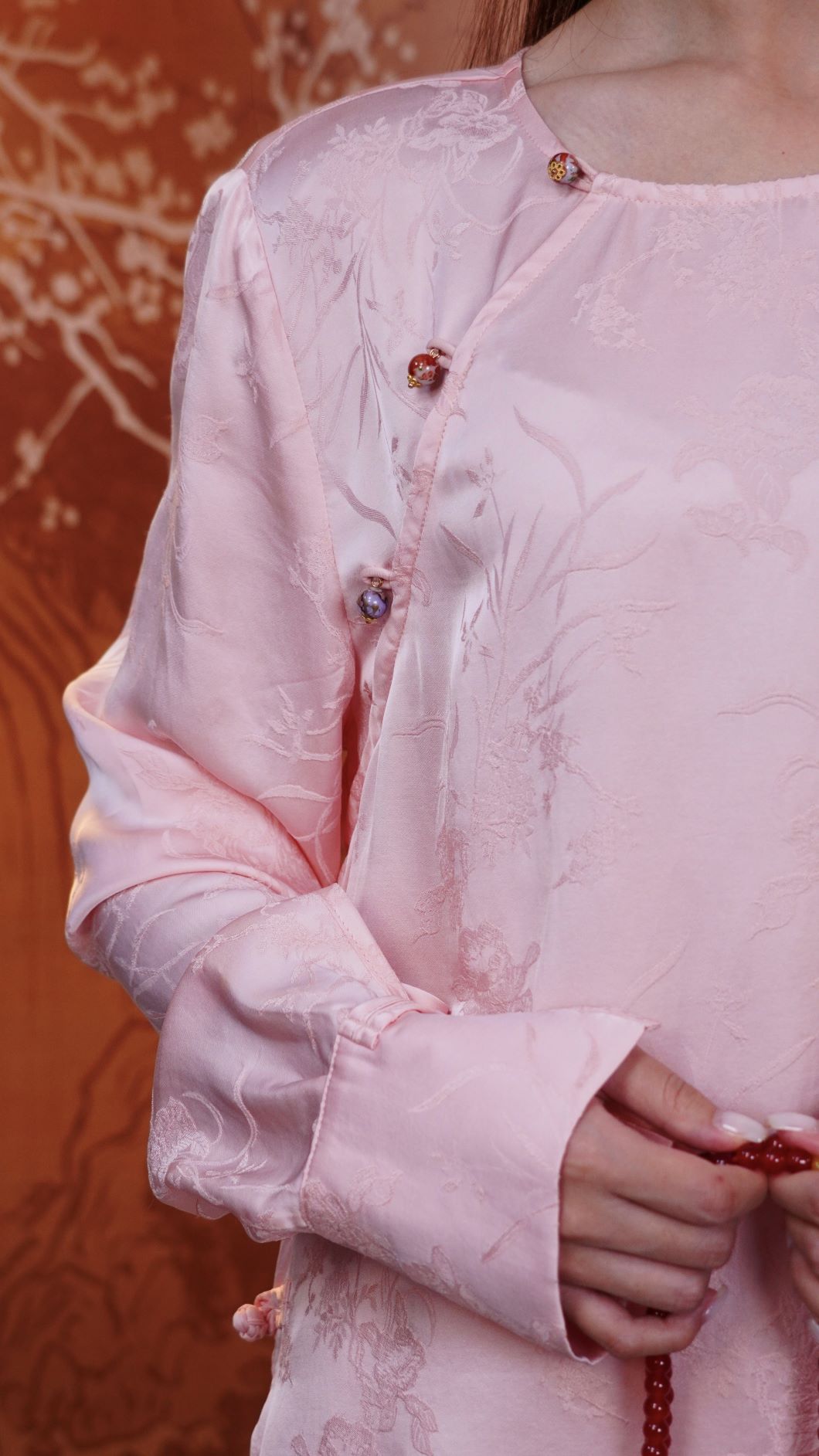 古月茗里【芙蓉粉靥】新中式暗纹提花斜襟盘扣圆领粉色春夏款上衣