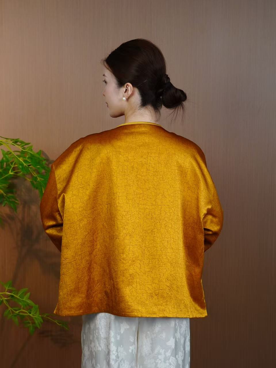 古月茗里【花鸟图】新中式醋酸重工定位刺绣盘扣圆领棉服外套