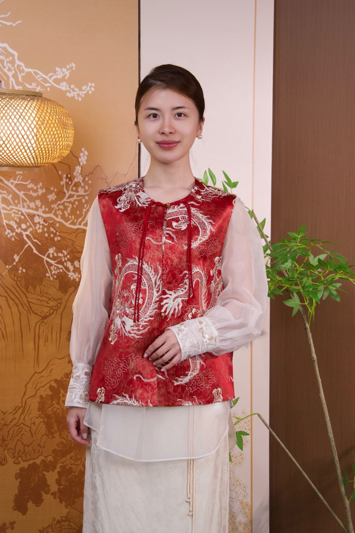 古月茗里【赤焰游龙】新中式重工游龙绣花红色流苏盘扣圆领马甲