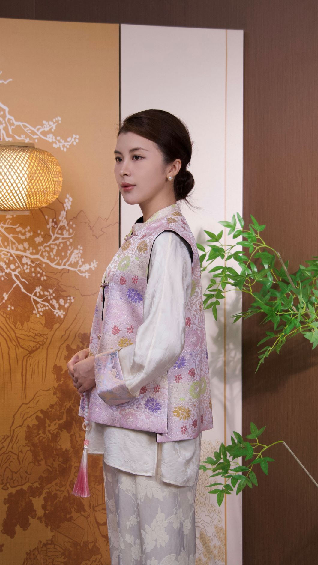 古月茗里【粉锻裁云】新中式宋锦花型图案金色盘扣立领粉色马甲