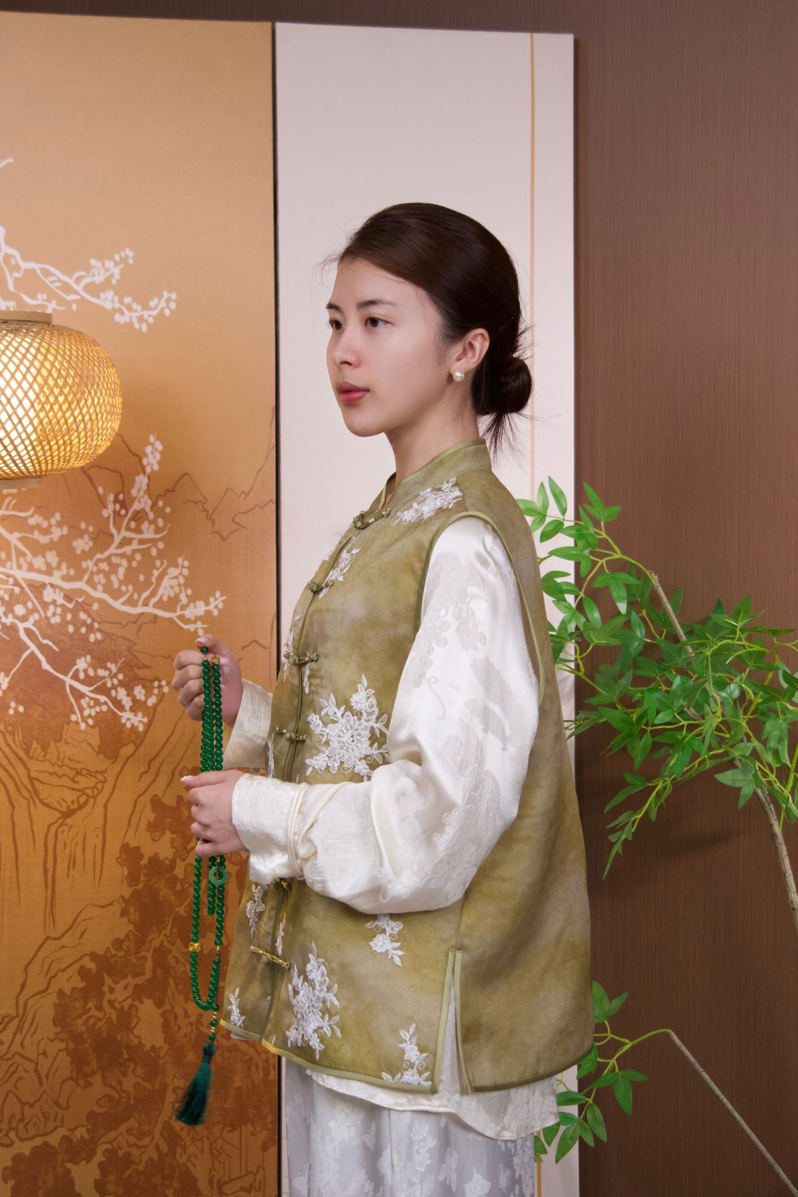 古月茗里【绿意生辉】新中式桑蚕丝刺绣盘扣立领绿色马甲（常规款）