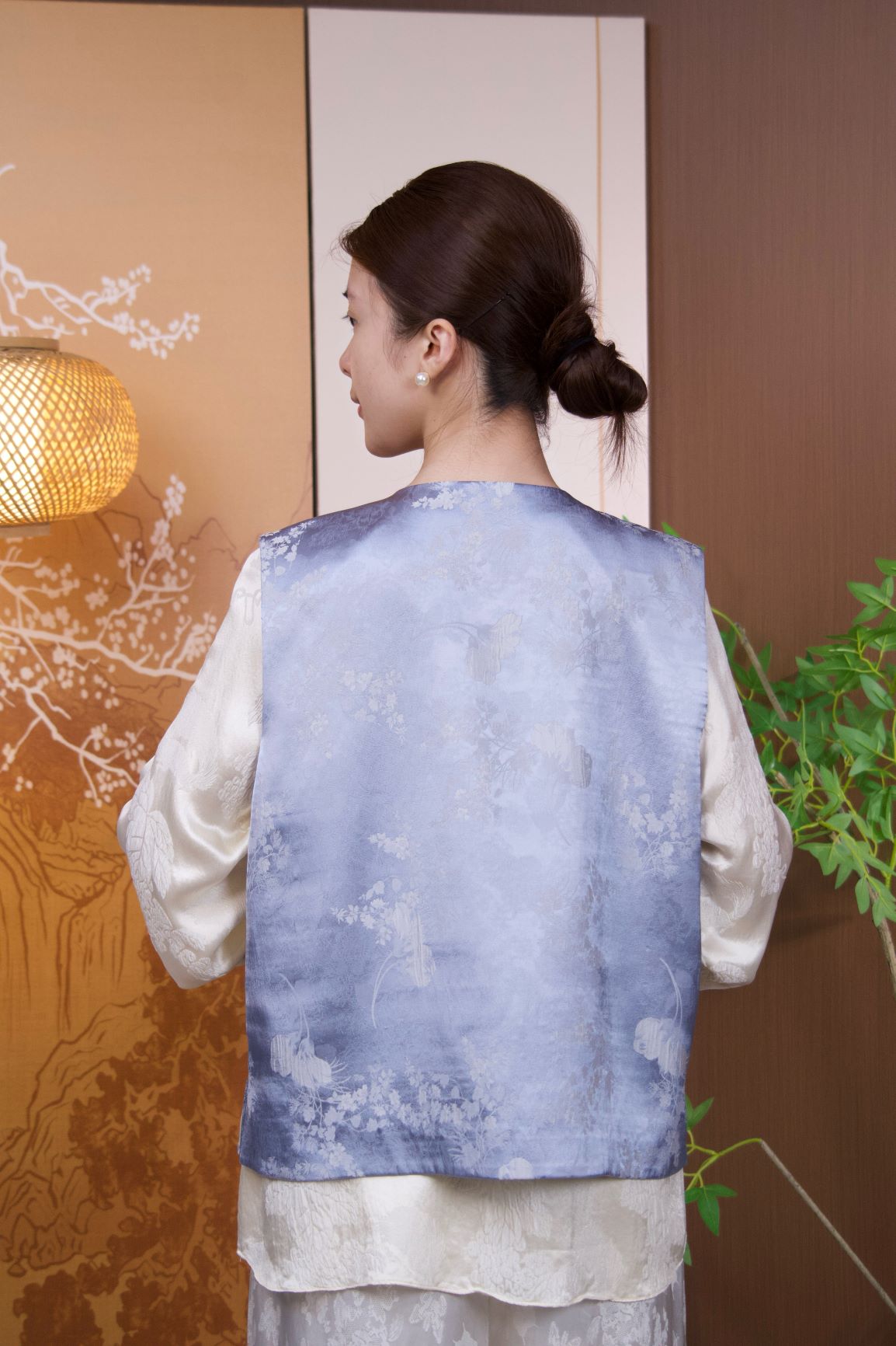 古月茗里【苍蓝织雾】新中式蓝色印花流苏盘扣圆领马甲