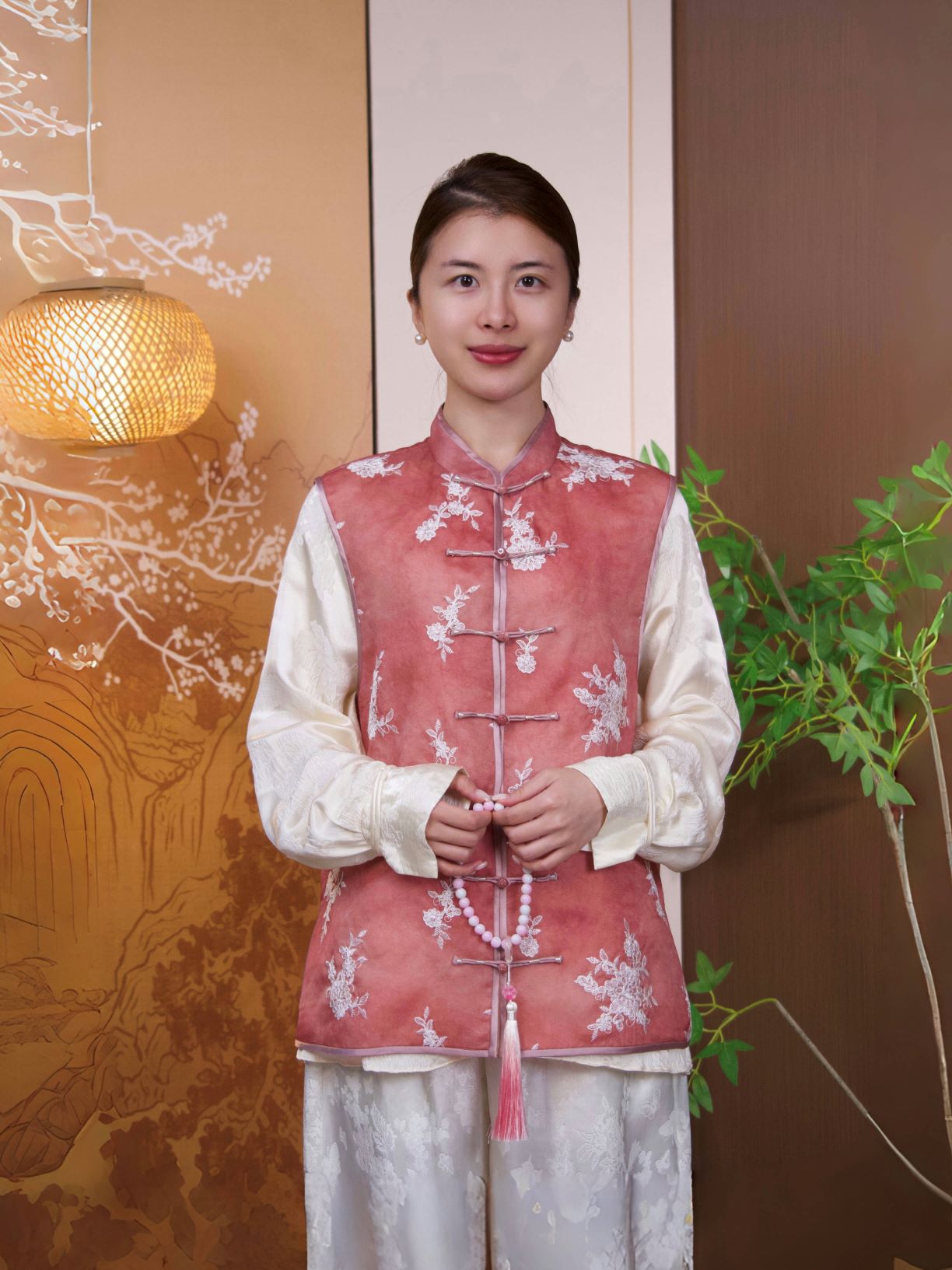 古月茗里【粉蕊琼英】新中式桑蚕丝刺绣盘扣立领粉色马甲（常规版）