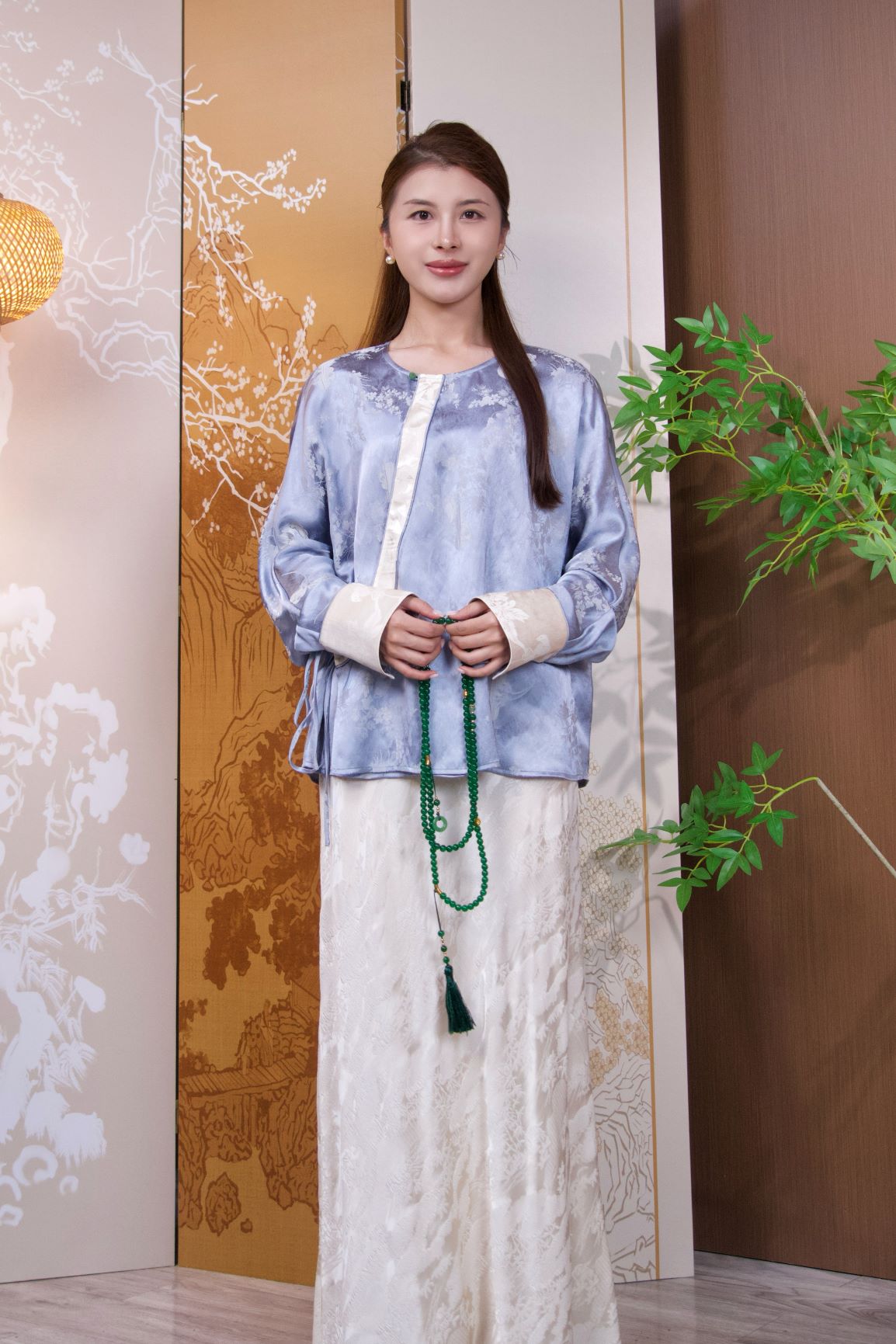 古月茗里【霁蓝凝霜】新中式蓝色梦幻印花流苏绑带落肩圆领白色拼袖外套