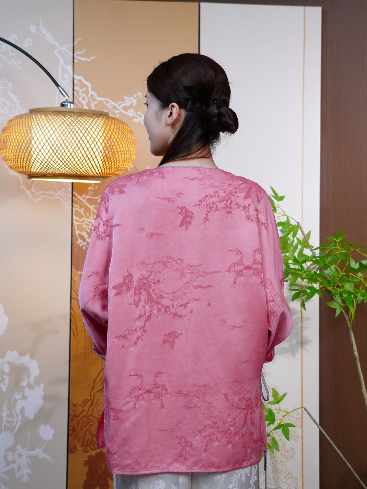 古月茗里【胭罗醉春】新中式玫粉色暗纹提花小V领盘扣斜襟蓝色撞袖春夏款薄外套