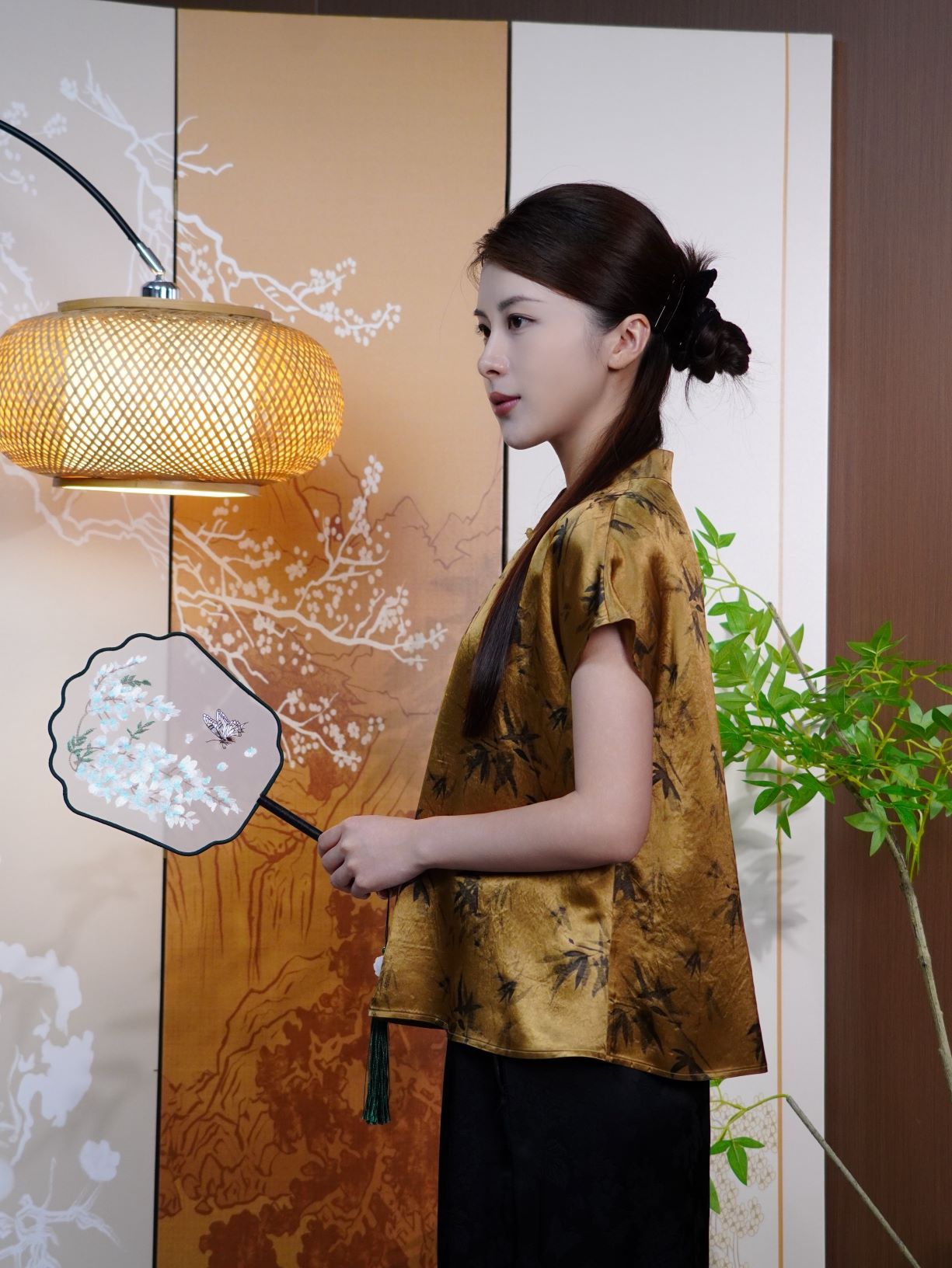 古月茗里【竹露鎏金】新中式醋酸缎面墨竹印花盘扣立领小飞袖上衣